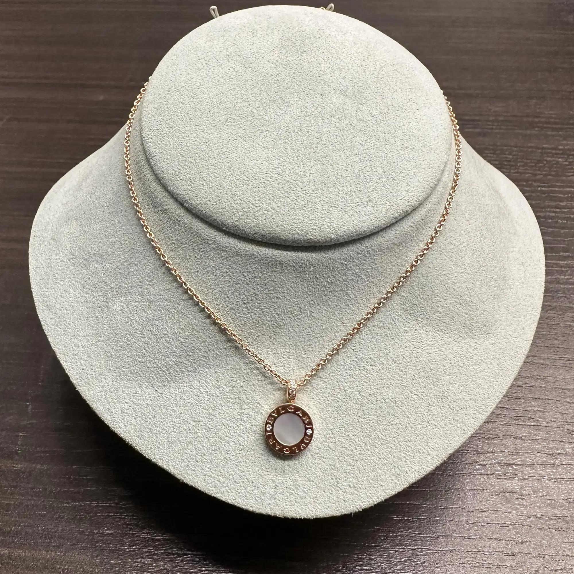 Bvlgari Bvlgari MOP Onyx Diamond Pendant Neck Gold 18K Rose Gold 18 Inches en vente 4