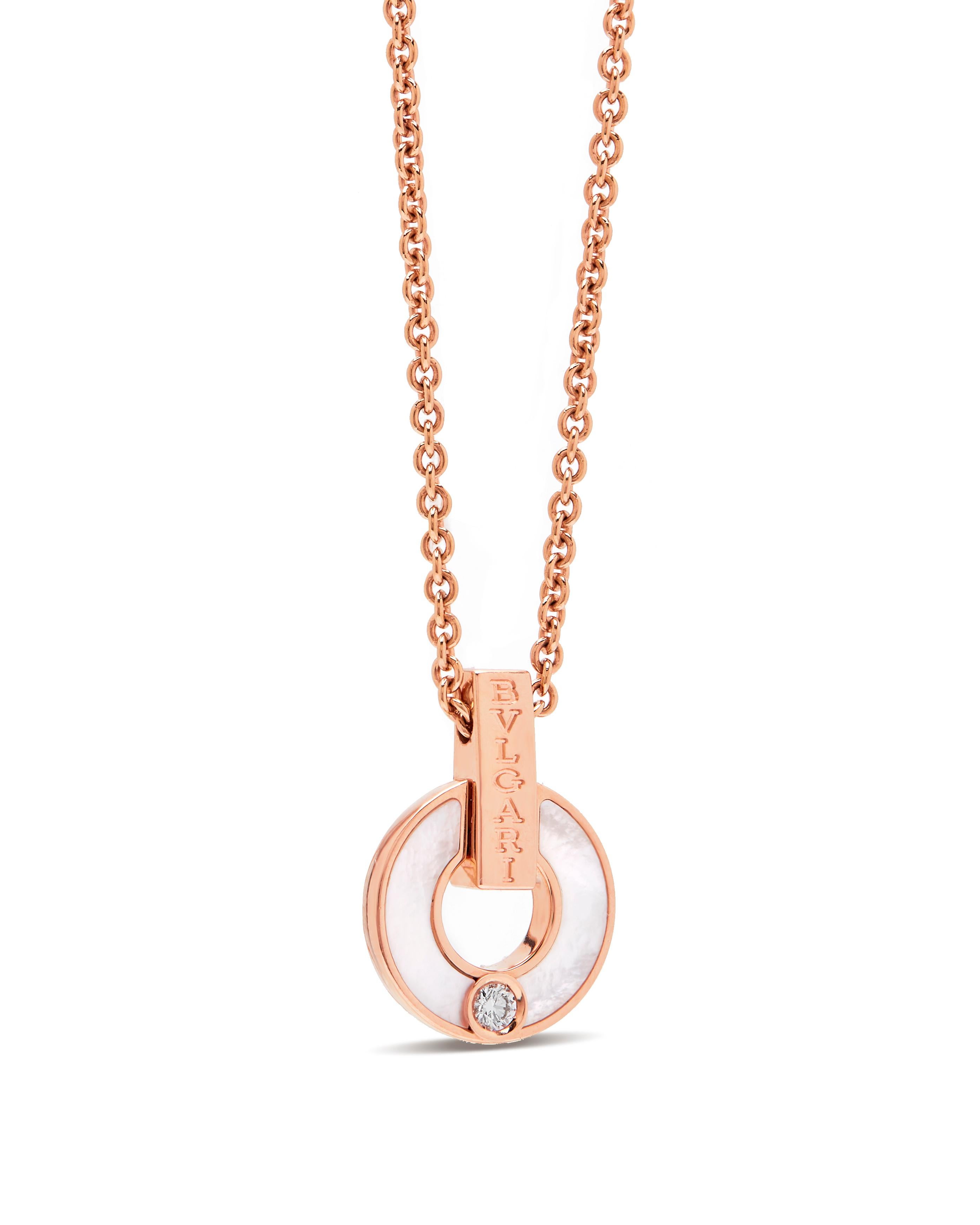 Bvlgari Bvlgari mother of pearl and diamond pendant.

Beautiful elegant pendant set in rose gold, inlayed with mother of pearl and a single diamond. 

This modern but soft necklace pendant has a beautiful, striking Motif, elegantly Fresh with a