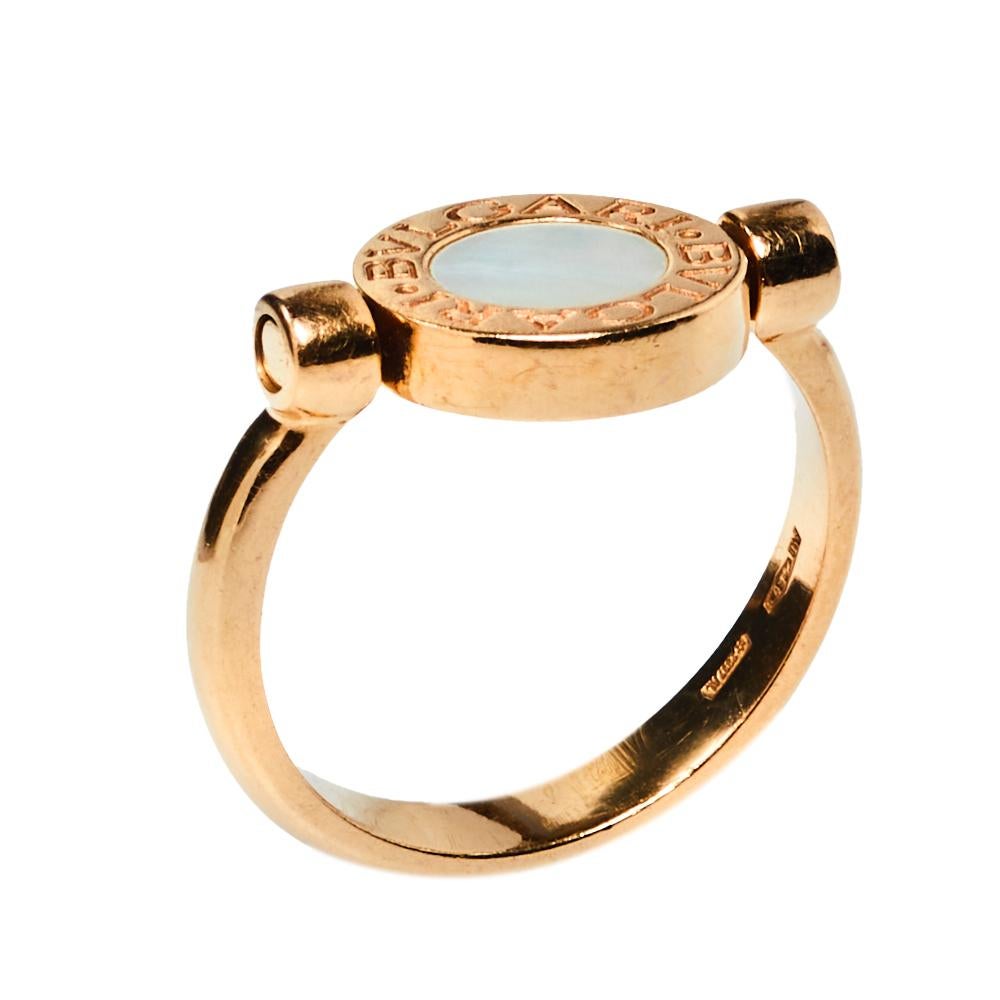 Bvlgari Bvlgari Mother of Pearl Onyx 18K Rose Gold Flip Ring Size 52 In Good Condition In Dubai, Al Qouz 2