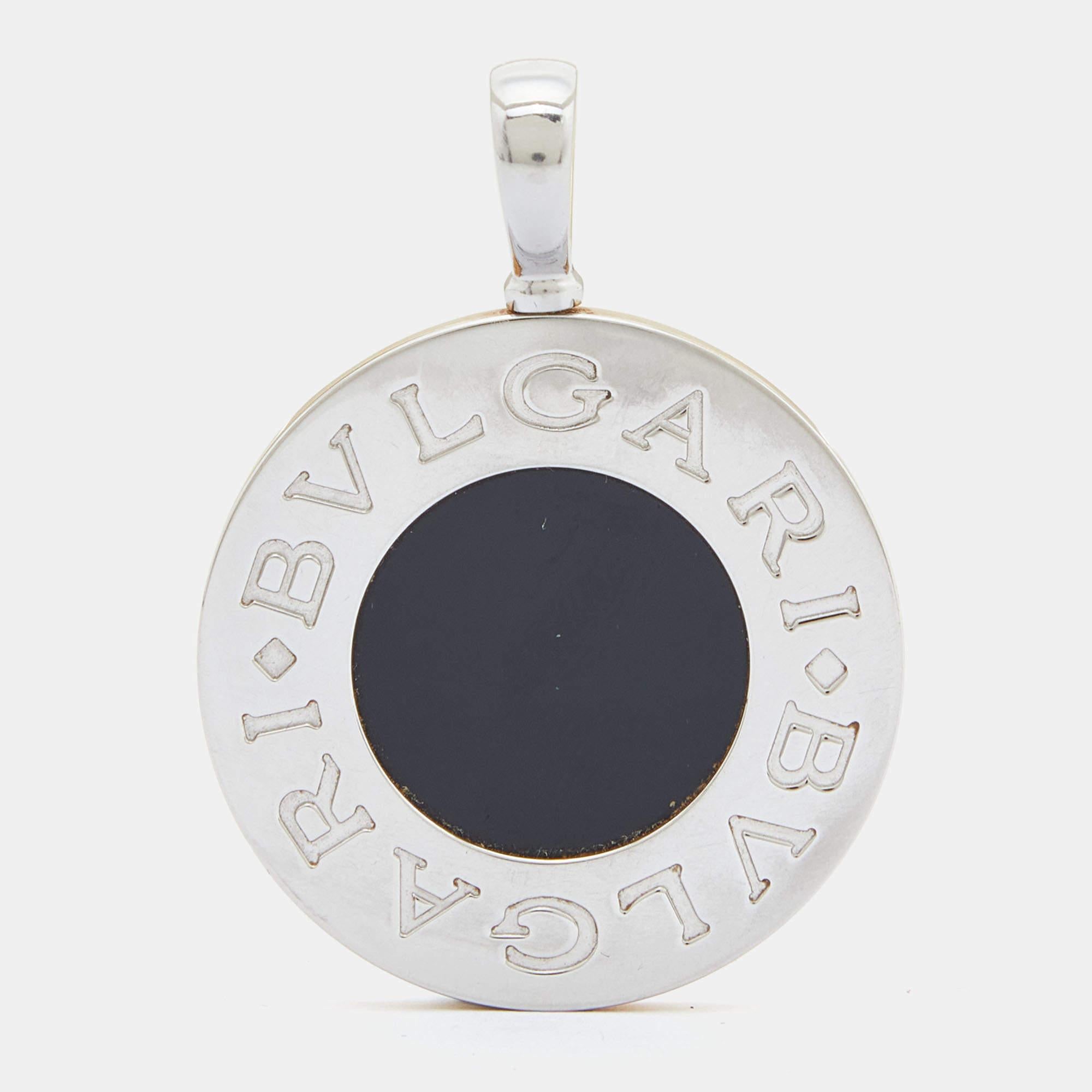 Weighing 18.00 grams, this pendant from Bvlgari is versatile as it comes with a bail that allows you to use it with necklace chains or leather cords. It has been crafted from 18k yellow gold as well as stainless steel and added with onyx.

