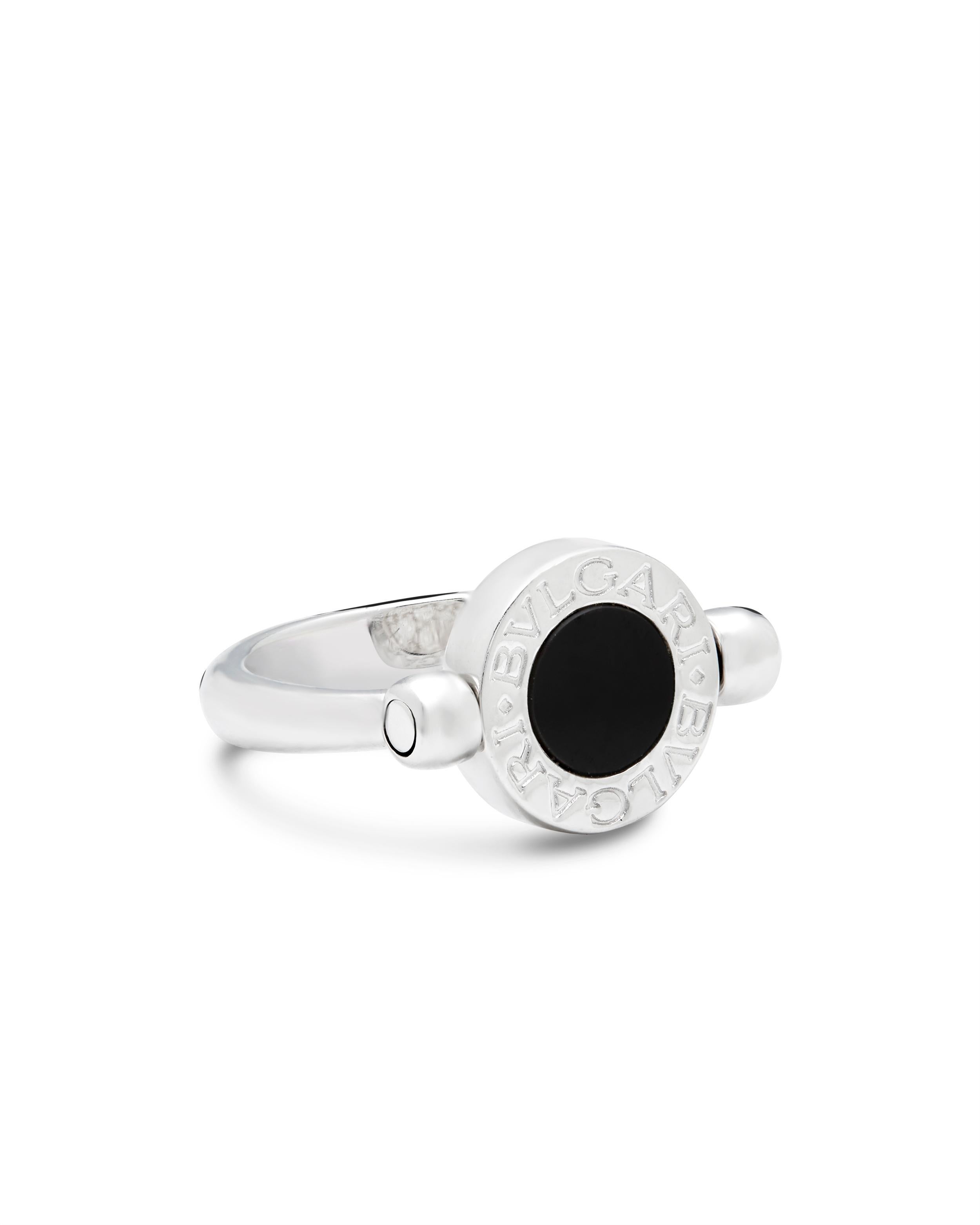 Contemporain Bvlgari Bvlgari or blanc  Bague à rabat sertie de diamants et d'onyx  en vente