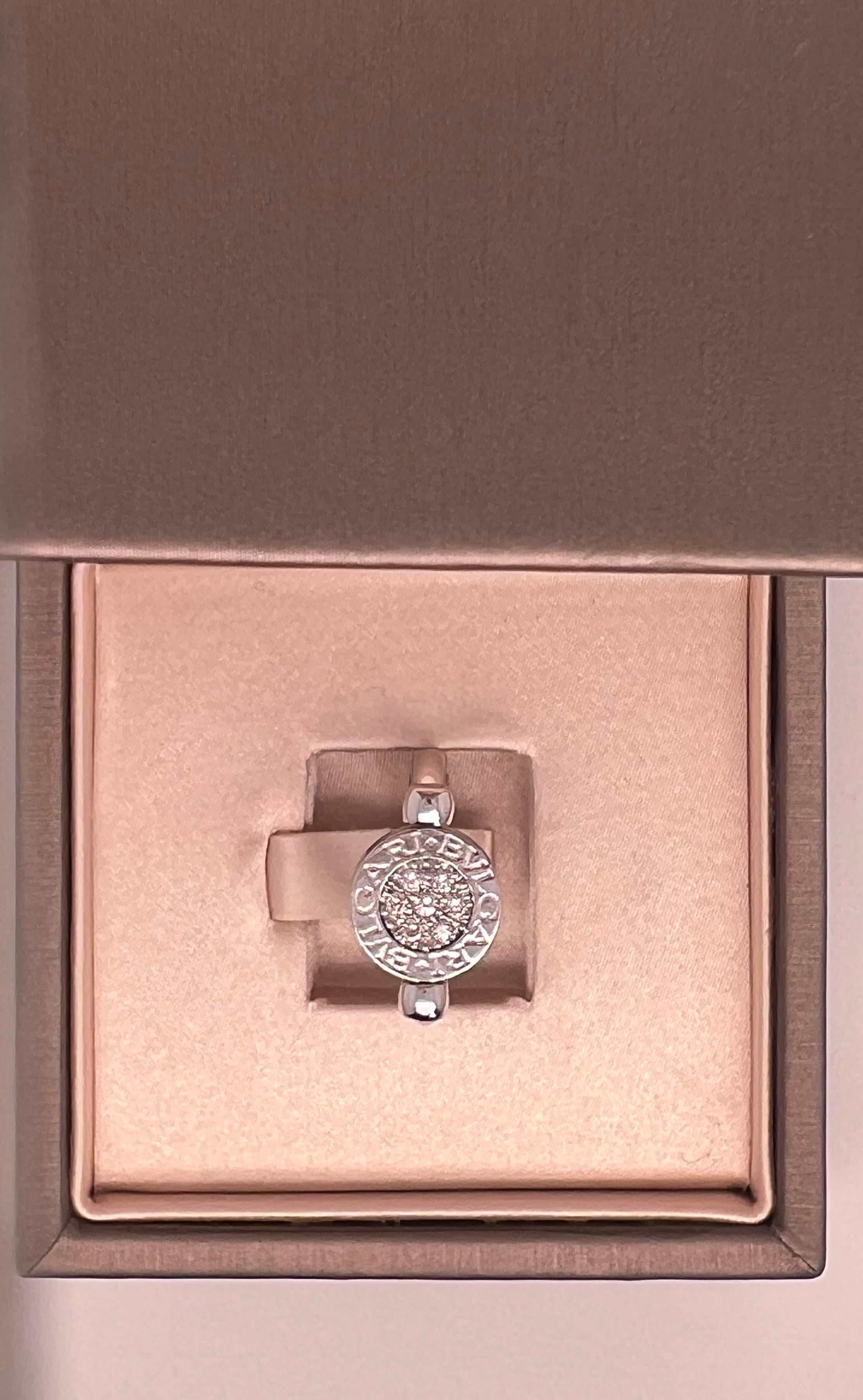 Bvlgari Bvlgari or blanc  Bague à rabat sertie de diamants et d'onyx  Bon état - En vente à Addlestone, GB