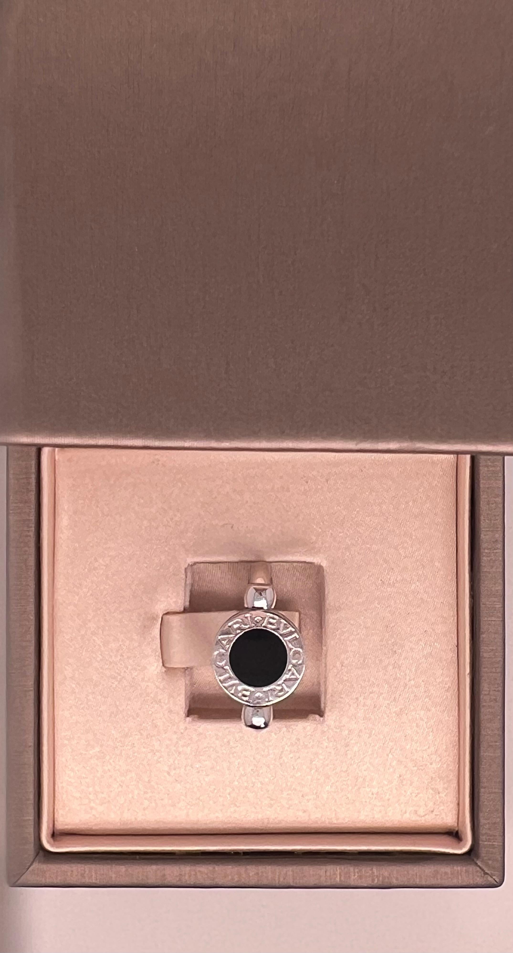 Contemporary Bvlgari Bvlgari white gold  Flip ring set with diamonds and onyx  For Sale