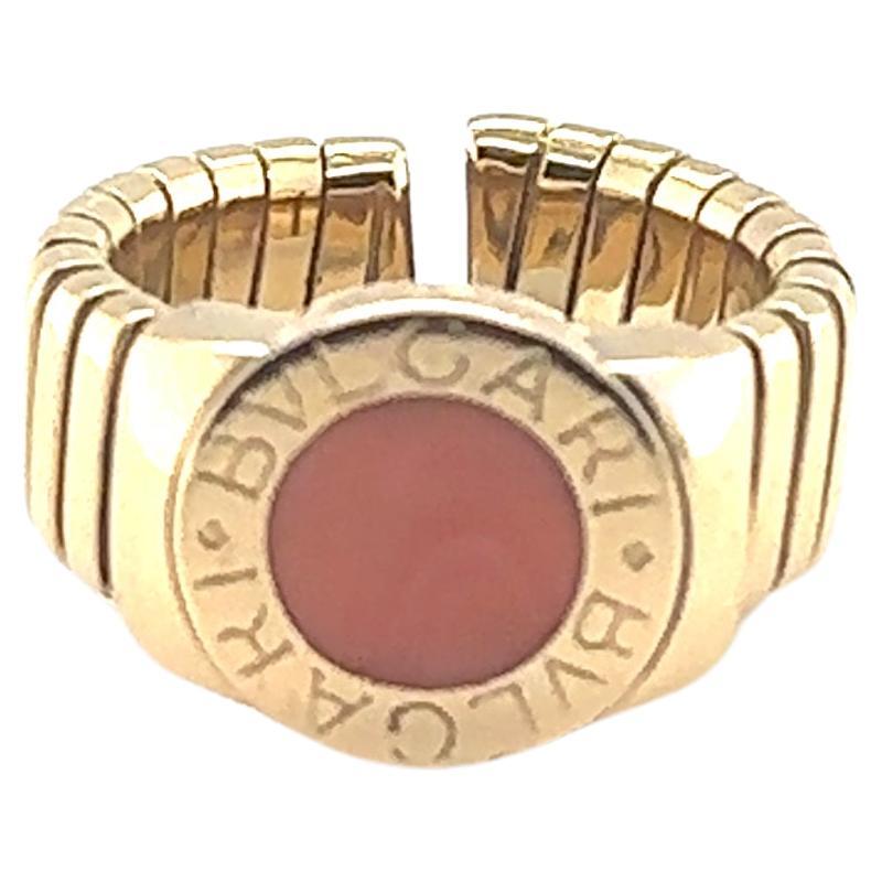 The BVLGARI BVLGARI Yellow Gold and Coral Ring is a rare and exquisite piece of luxury. Crafted from 18k yellow gold, it features a vibrant coral gemstone that stands out with its rich hue. This ring perfectly showcases BVLGARI's signature blend of