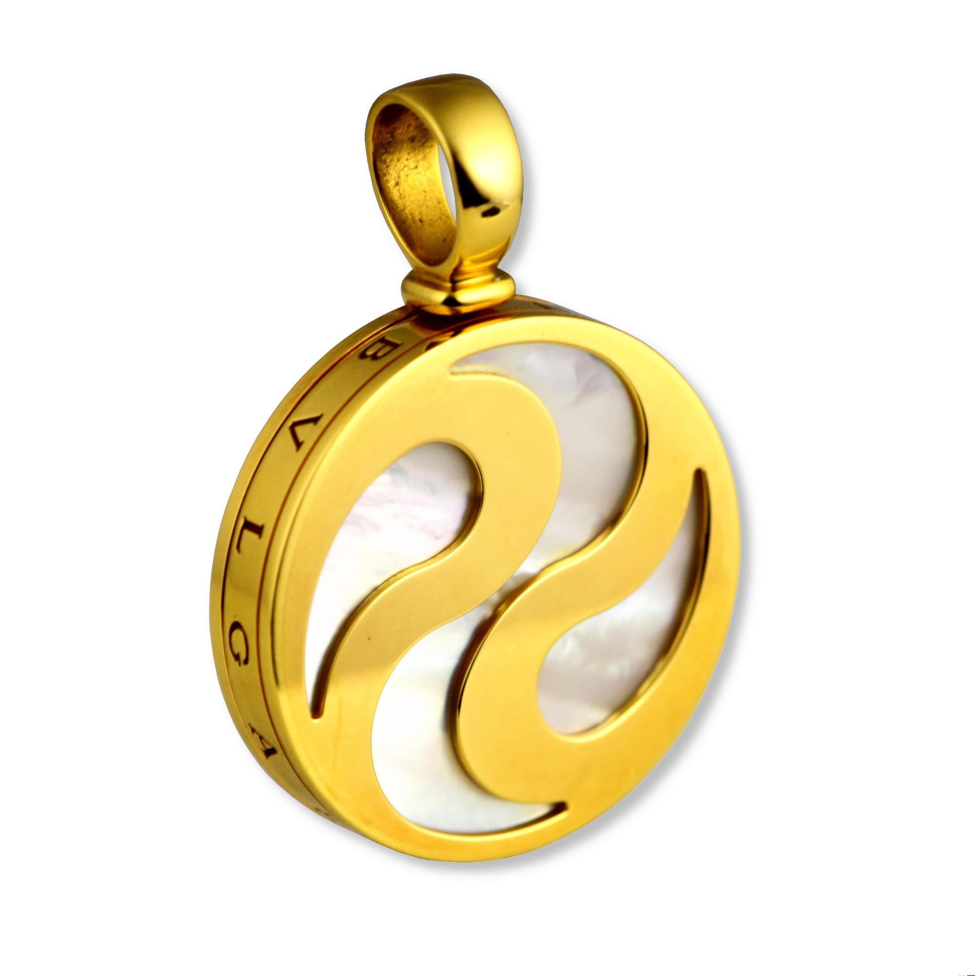 Combining modern design with a touch of old-style design, Bvlgari yin-yang is a one-of-a-kind piece. Its powerful look is achieved by contrasting yellow gold with the mother of pearl stone. It is an eyecatching piece that exhibits luxurious and