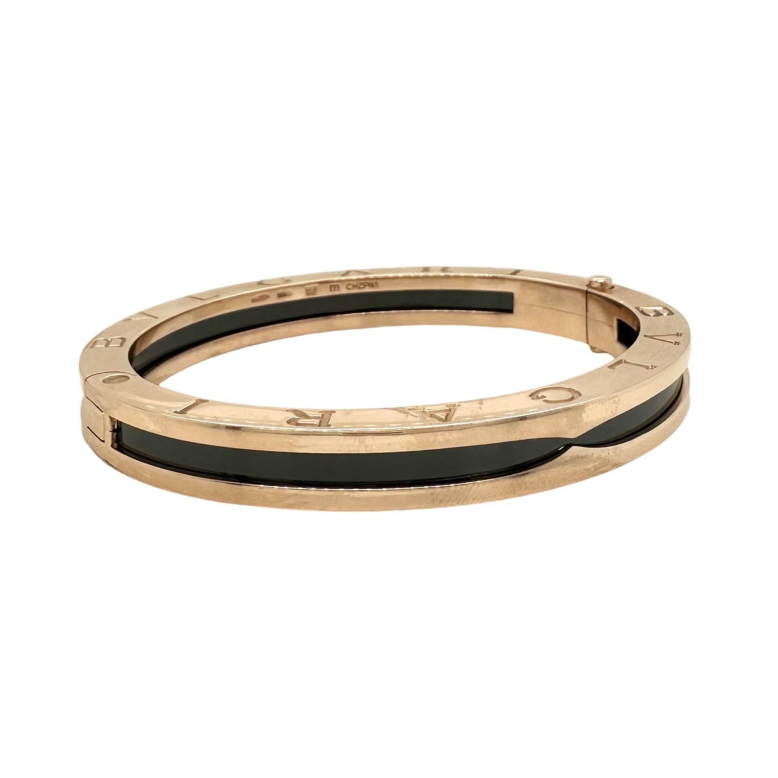 Marchio: Bvlgari
Collezione: I. A. B. 1
Materiale: Oro rosa 18k, ceramica nera
Dimensioni: M
Include: Confezione Brilliance Jewels, Certificato di autenticità Bvlgari
