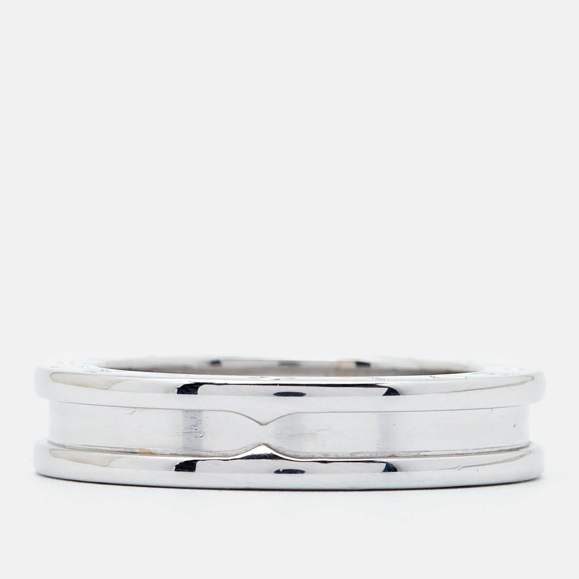 To adorn your fingers in the most elegant way Bvlgari brings to you this stylish ring. It has been carved using top quality materials and will elevate your look instantly.