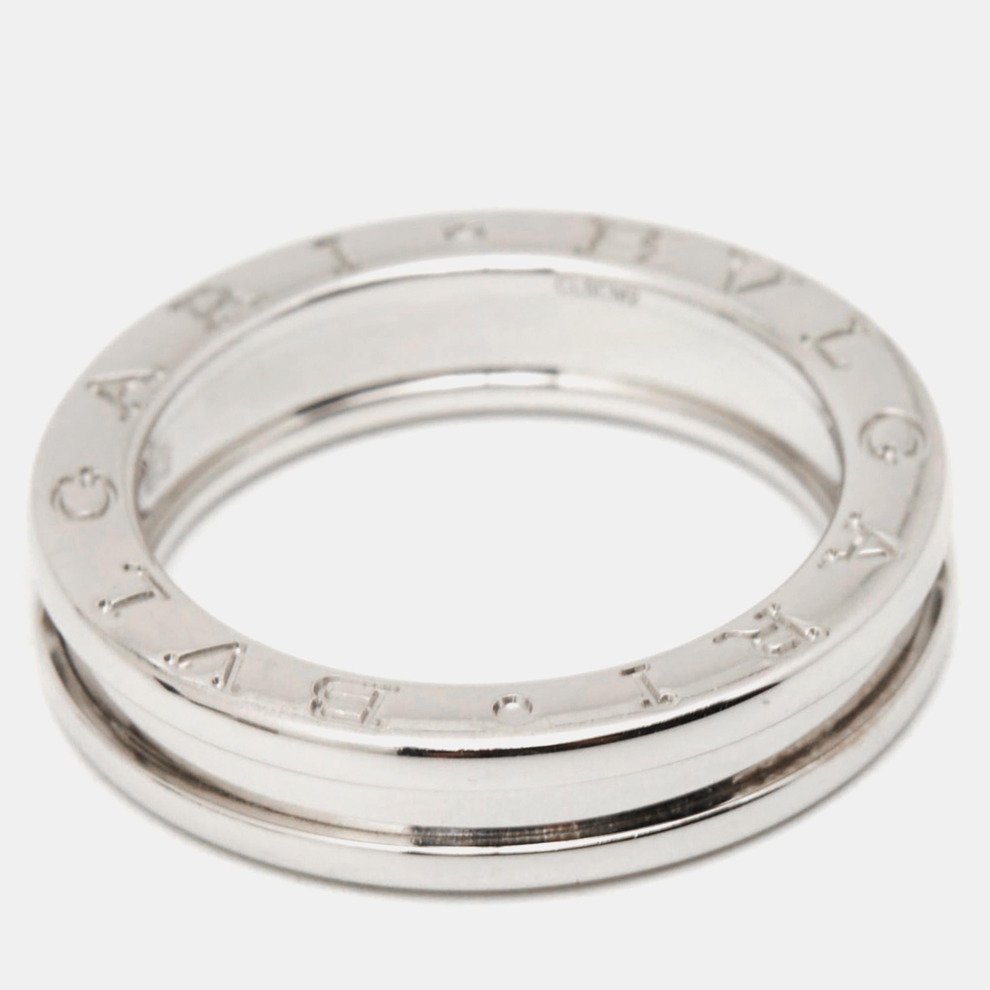 Sculpted with precision and opulence, the Bvlgari B.Zero1 ring exudes timeless charm. Its sleek design seamlessly marries modernity with tradition, showcasing the brand's mastery in jewelry craftsmanship. This exquisite piece embodies understated