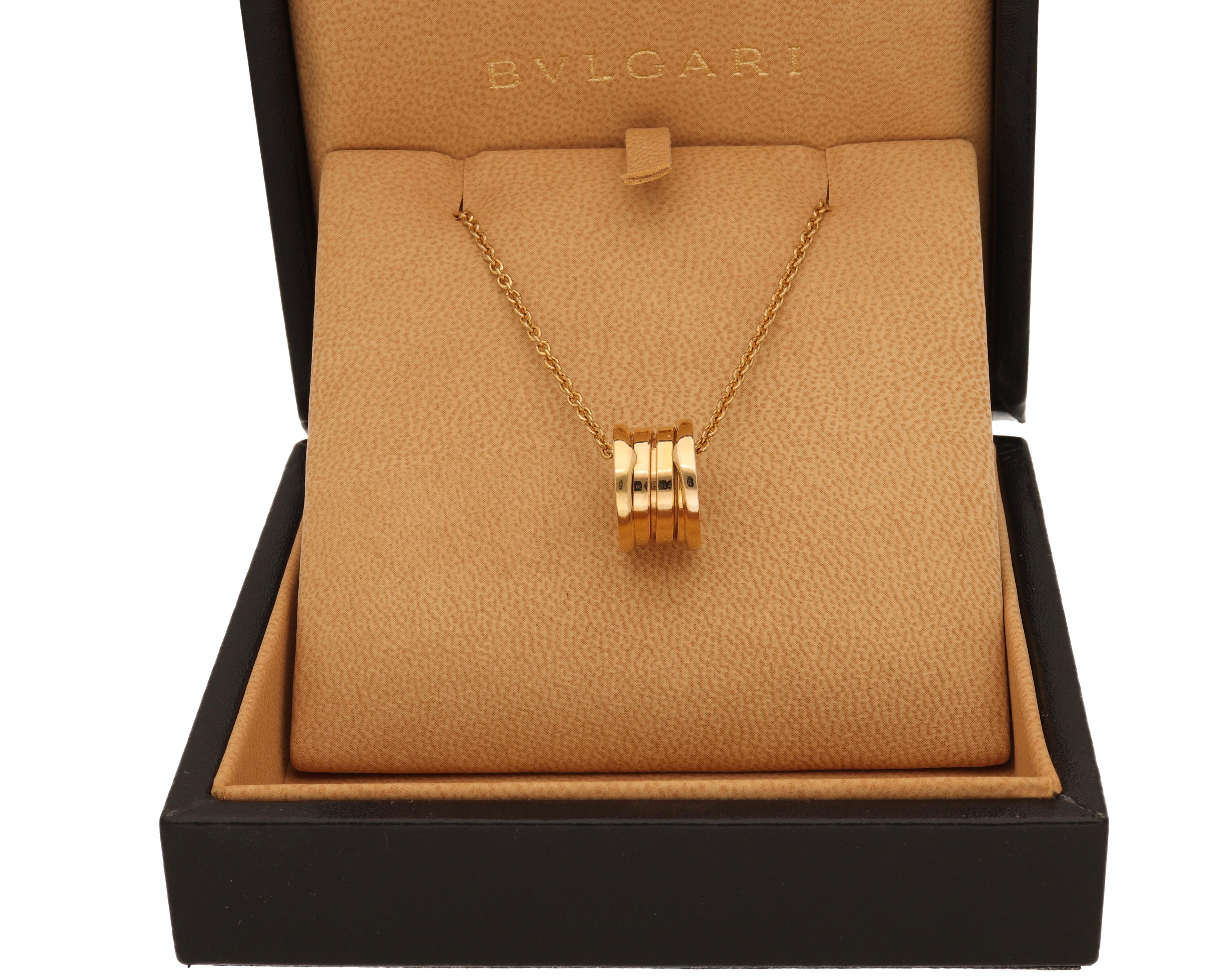 B.Zero1 18 kt. yellow gold pendant necklace signed by Bulgari.
This iconic design is one of the best sellers of Bulgari.
Drawing its inspiration from the world's most renowned amphitheatre, the Colosseum, B.zero1 is a groundbreaking statement of
