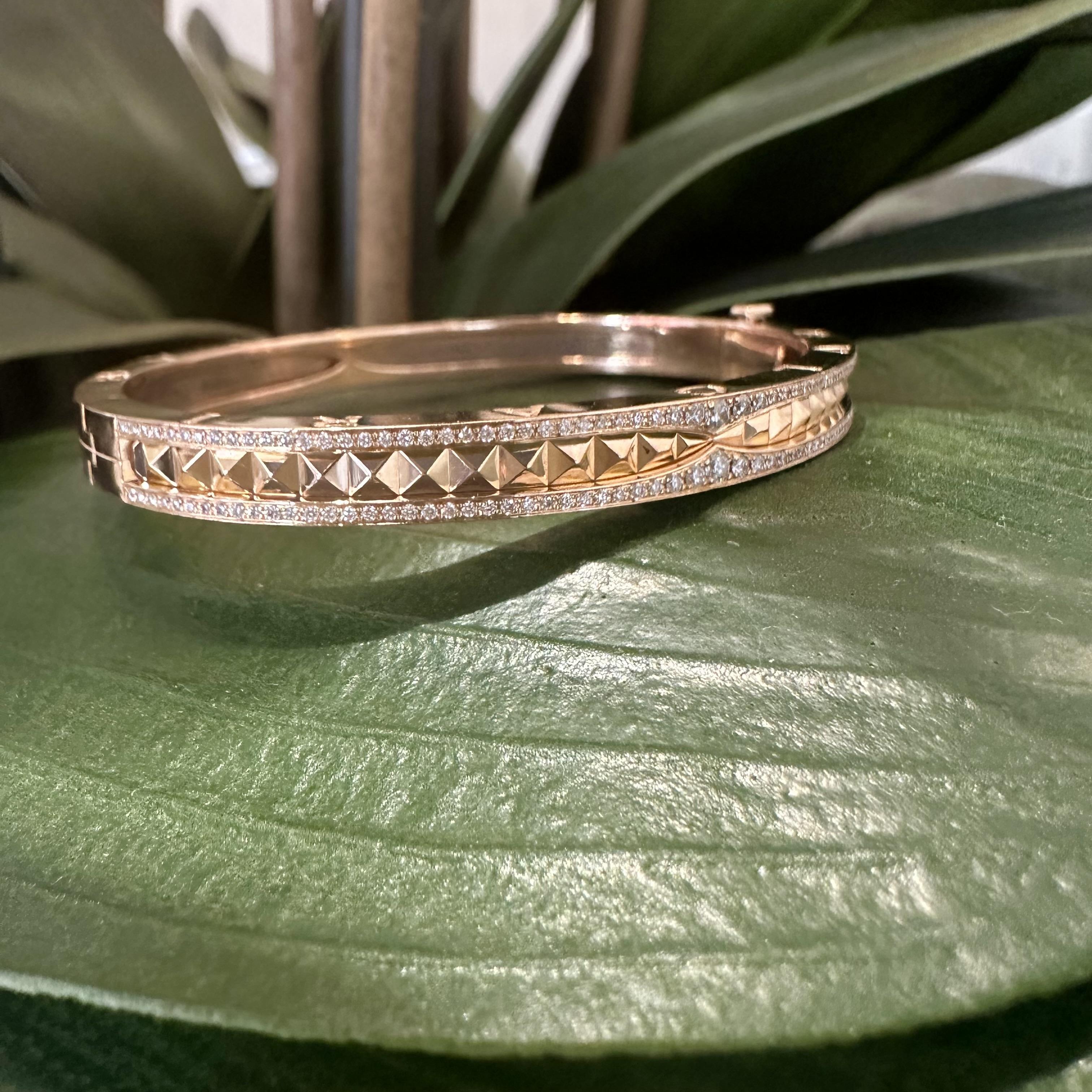 Bvlgari B.zero1 Armreif aus 18 Karat Roségold mit Diamanten, Größe Small mit Papieren im Zustand „Hervorragend“ in Miami, FL