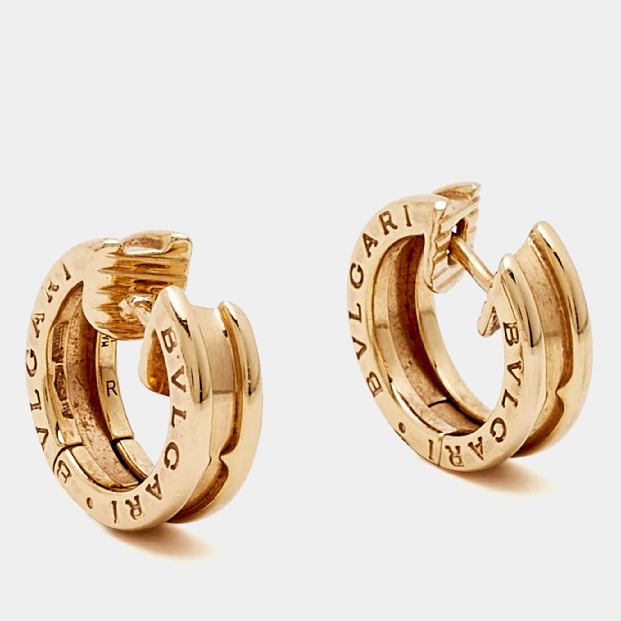  This pair of earrings is from Bvlgari's B.Zero1 collection, crafted from 18k rose gold as hoops and beautifully detailed with the brand's signature engravings. The collection has been designed by blending inspiration from the Colosseum with modern