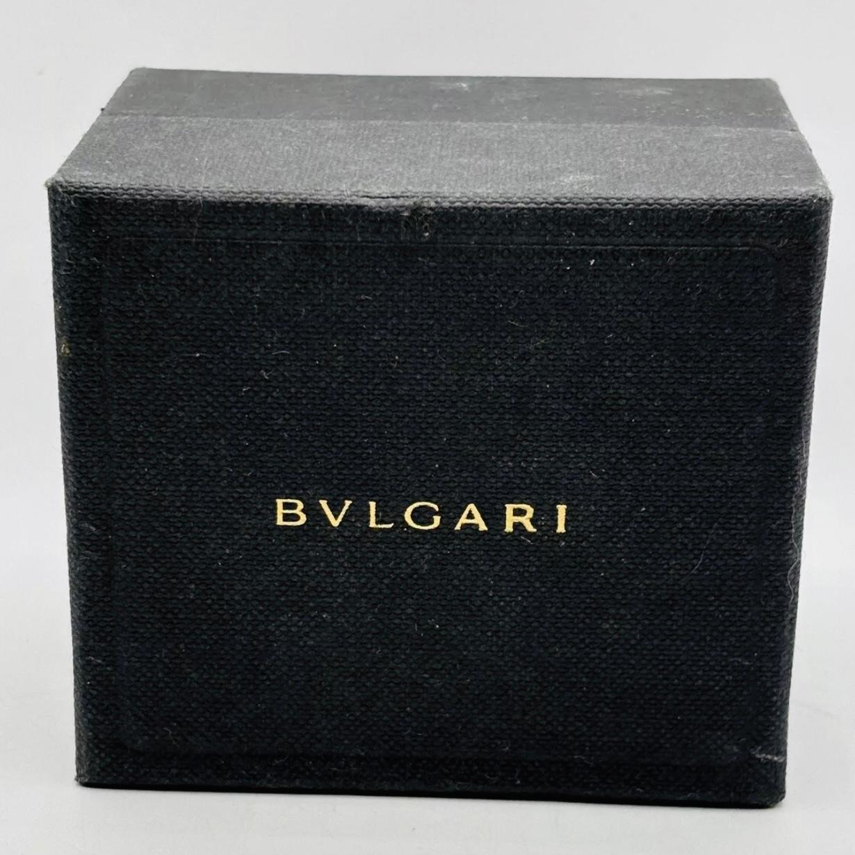 A Contemporary Icon of Italian Sophistication
Elevate your day-to-day style with this Bvlgari B.Zero1 Pendant, crafted in 18K white gold and inspired by the brand’s signature architectural aesthetic. Accompanied by a 16-inch Italian cable chain—also