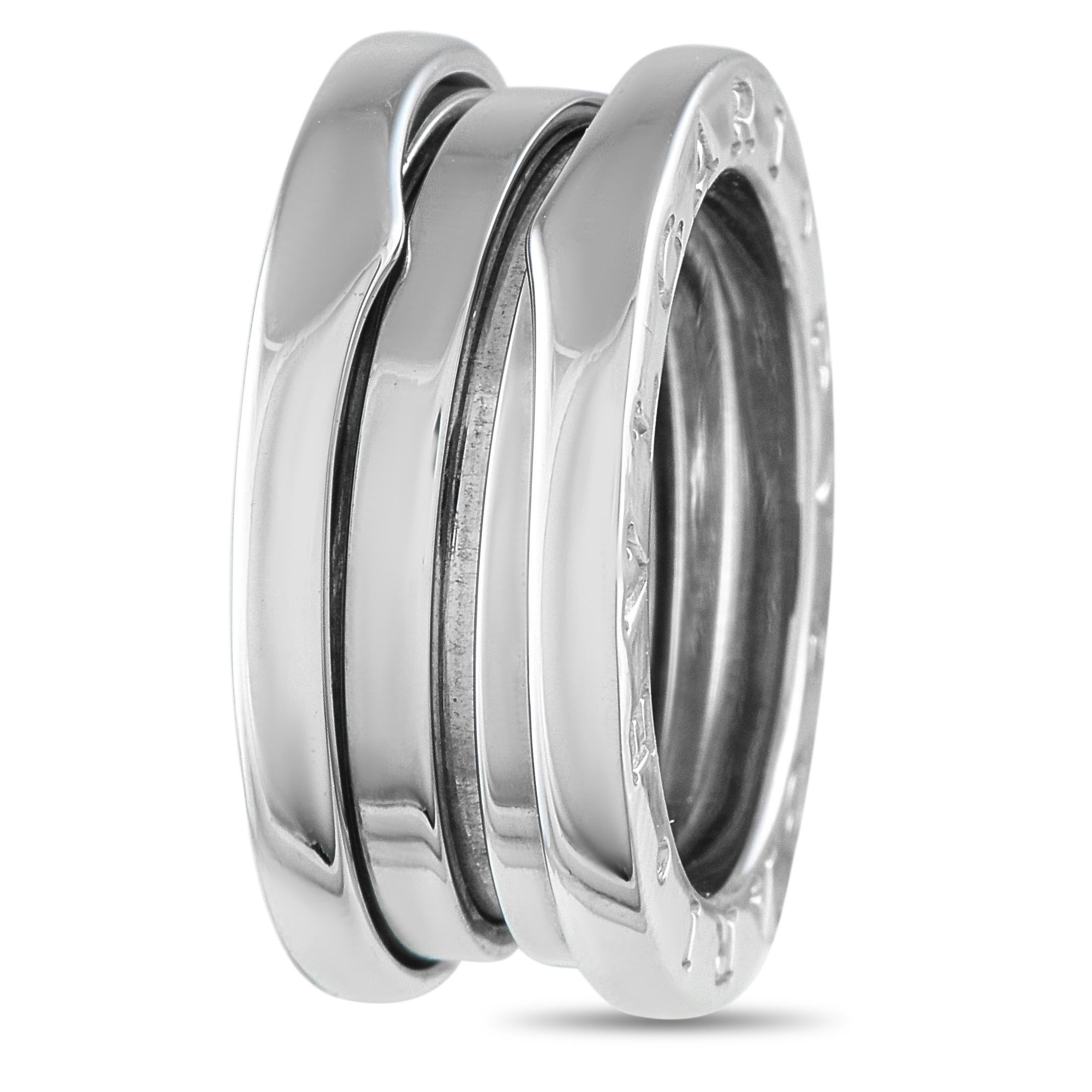 Der Ring Bvlgari B.Zero1 ist ein Beweis für die Fähigkeit der italienischen Luxusmarke, historische Inspiration mit moderner Innovation zu verbinden. Der Ring ist vom großen Amphitheater in Rom inspiriert, dessen architektonische Form und Eleganz