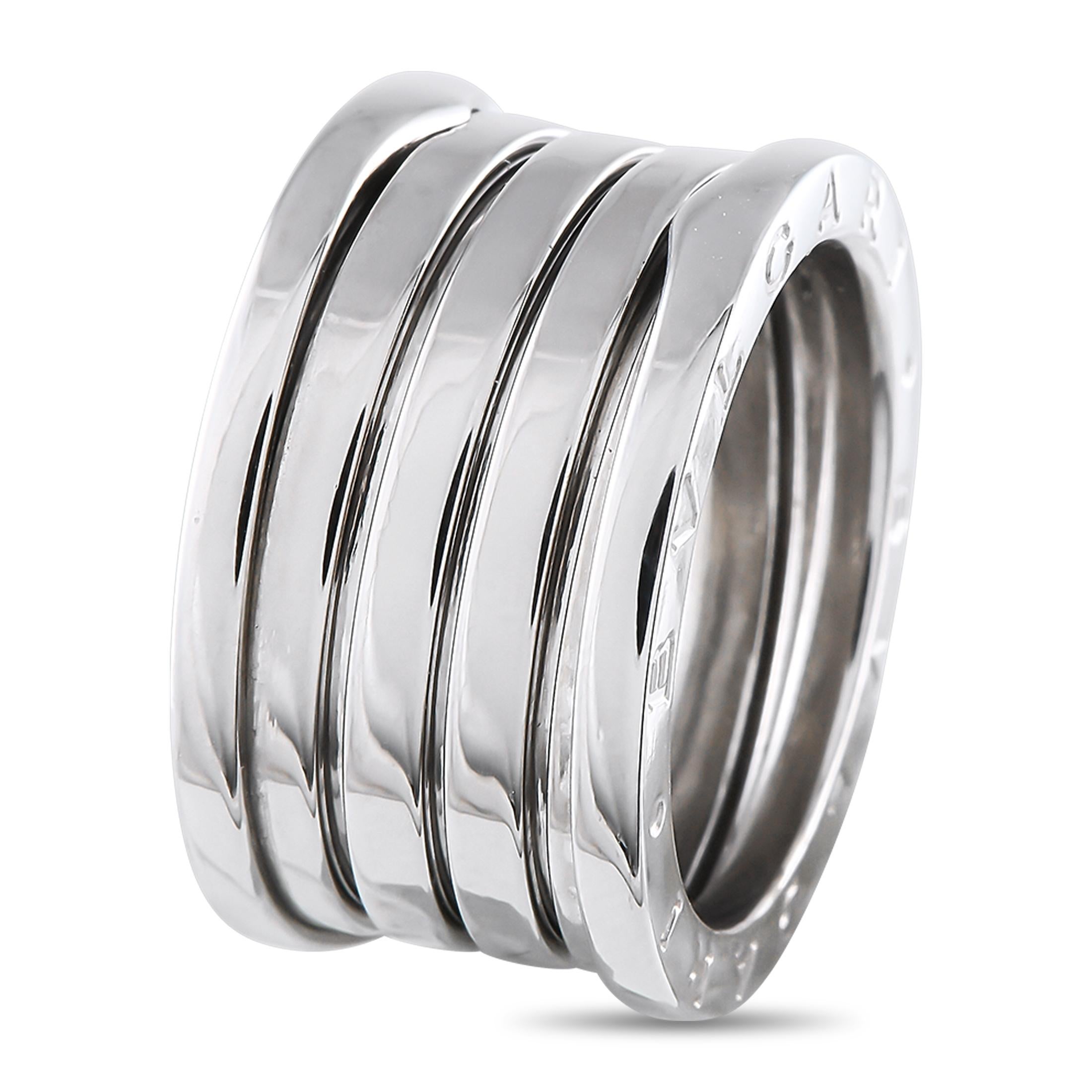 Questo iconico anello Bvlgari B.Zero1 non passerà mai di moda. Al centro del design minimalista troverai la caratteristica spirale della collezione, che vuole rappresentare il potere dei nuovi inizi. La firma del marchio di lusso su ogni estremità è
