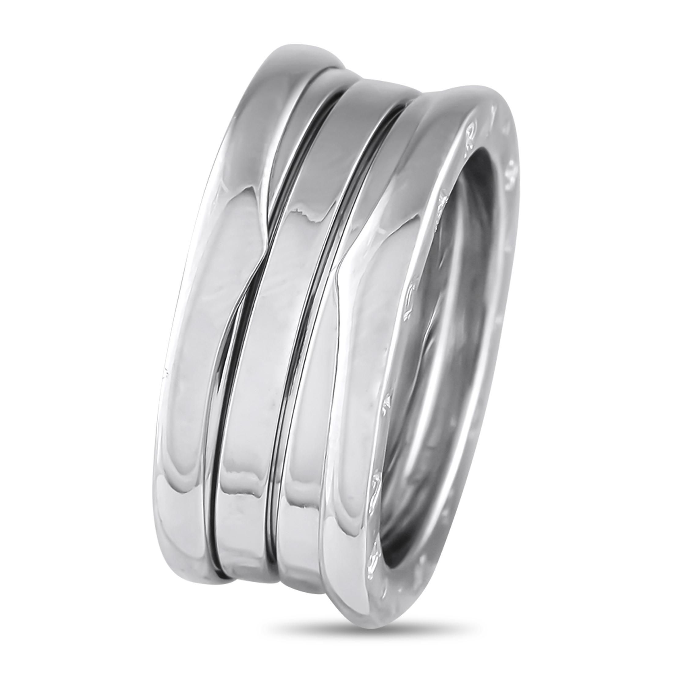 Klare Linien und zeitgenössischer Minimalismus machen diesen Bvlgari B.Zero1 Ring zu einem ikonischen Schmuckstück, das Sie überallhin begleiten wird. Das aus 18 Karat Weißgold gefertigte, für die Kollektion charakteristische Spiraldetail in der