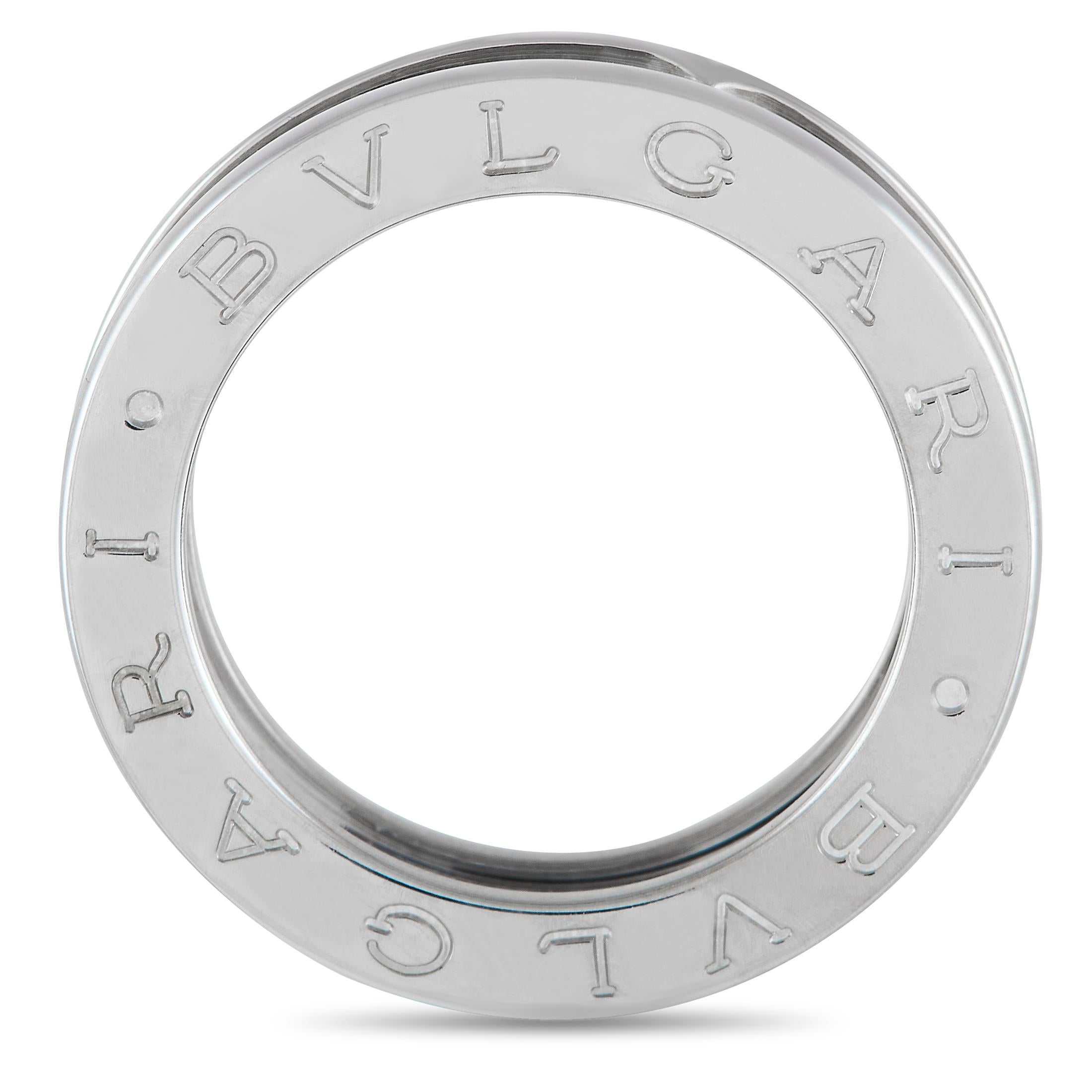 A polished white gold ring with a straightforward yet immediately recognizable design. The Bvlgari B.zero1 One-Band ring is fashioned in 18K white gold and evokes the imposing silhouette of the historic Colosseum in Rome. It bears the double Bvlgari
