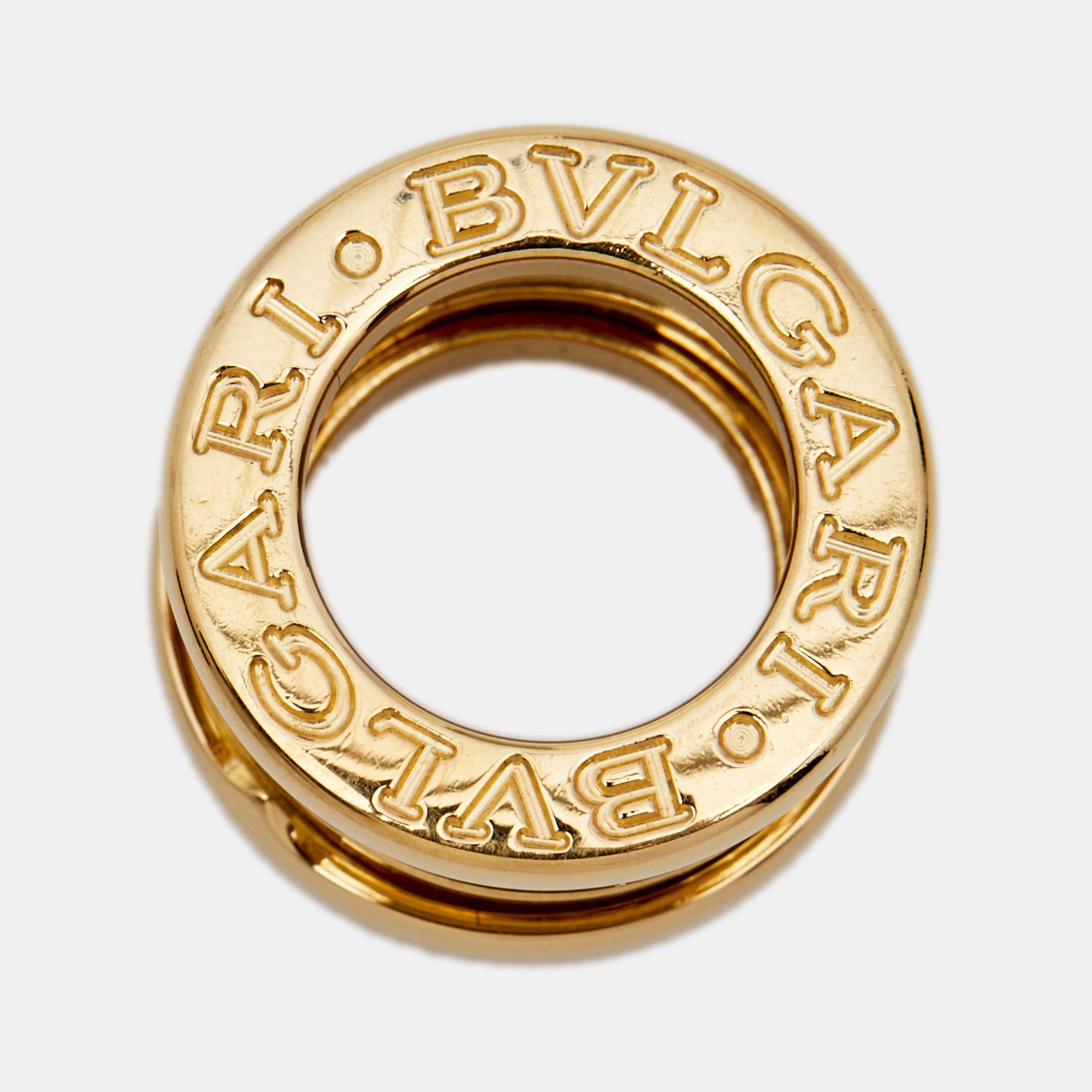 This iconic and unique Bvlgari B.Zero1 pendant stands out for its distinctive design and sleek style. Taking inspiration from the renowned amphitheatre of the world, the Colosseum, this alluring piece is fashioned in 18K yellow gold and elevated