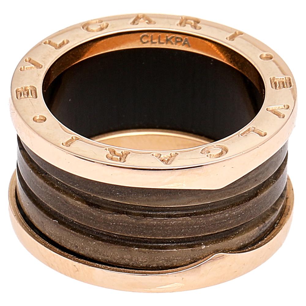 For the woman who has a refined taste in fine jewelry, Bvlgari brings her this immaculately crafted ring. Sculpted from 18k rose gold, this Bvlgari B.Zero1 ring features brown marble bands stacked together. It is complete with signature engravings.