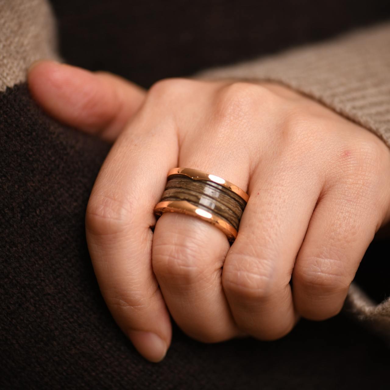 SKU	77701241
Comes With	Pouch Only
Serial Number	AW****
Metal	18k Rose Gold
Weight	8.18 g
Ring Size 	57 (Approximately US: 8 / UK: P)
Condition	Excellent
__________________________________
If you are interested in any of our previously sold pieces,