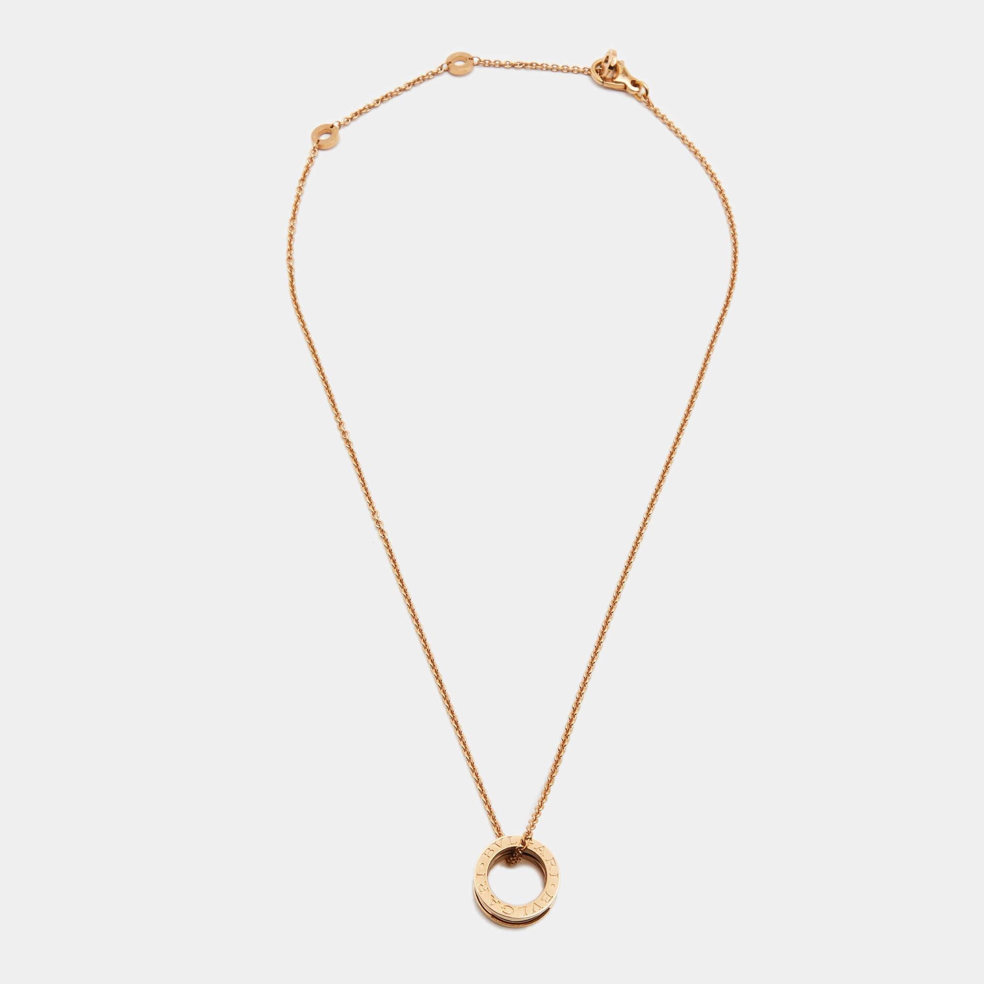 Flaunt your love for minimalist yet classy jewelry with this simple and elegant necklace by Bvlgari. Crafted out of 18k rose gold, it flaunts the iconic B.Zero black ceramic detailed ring as the pendant. A delicate piece of jewelry that accents