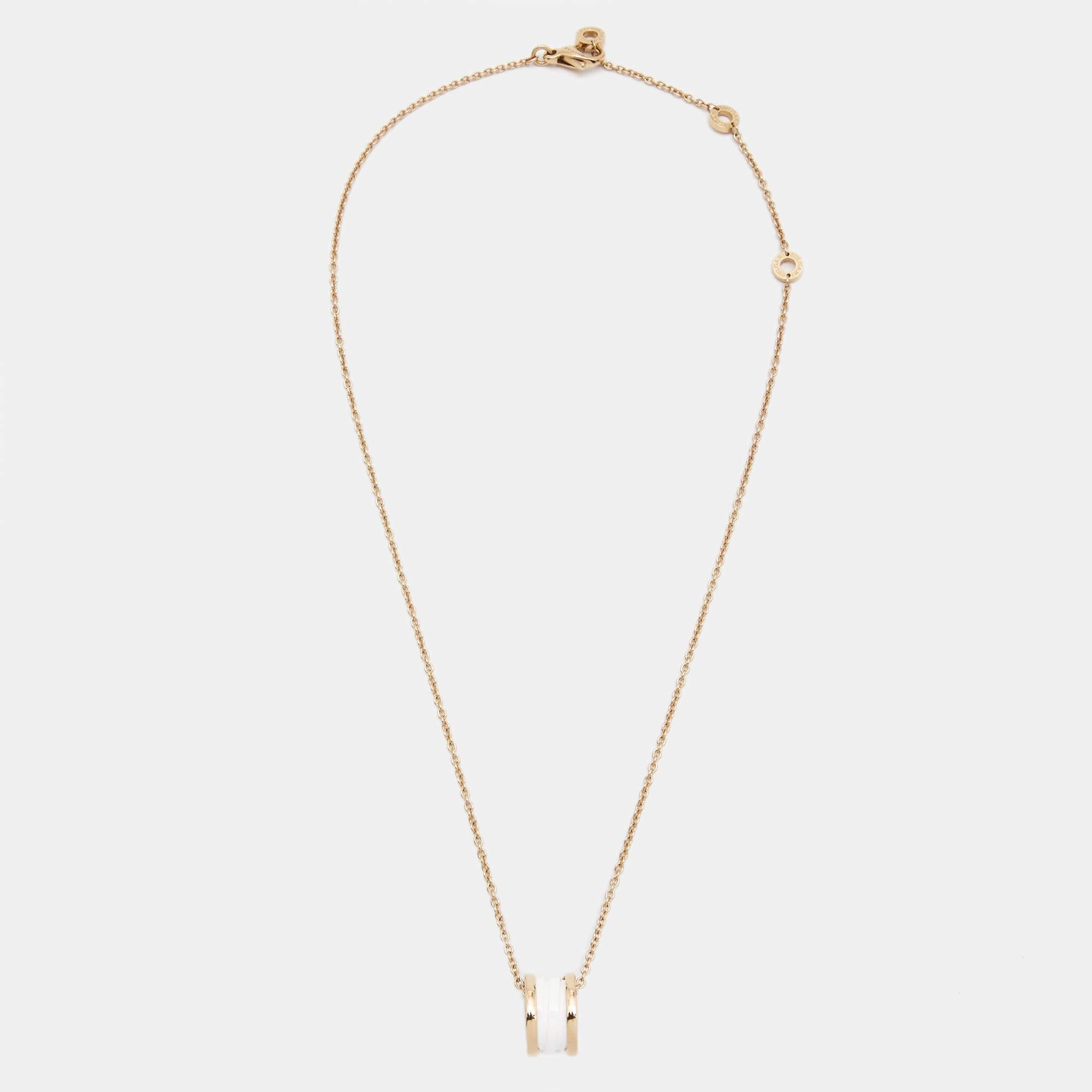 Define your neck with this 18k rose gold necklace from Bvlgari's B.Zero1 collection. It is a masterfully crafted creation that promises to hold its beauty and value for a long time.

