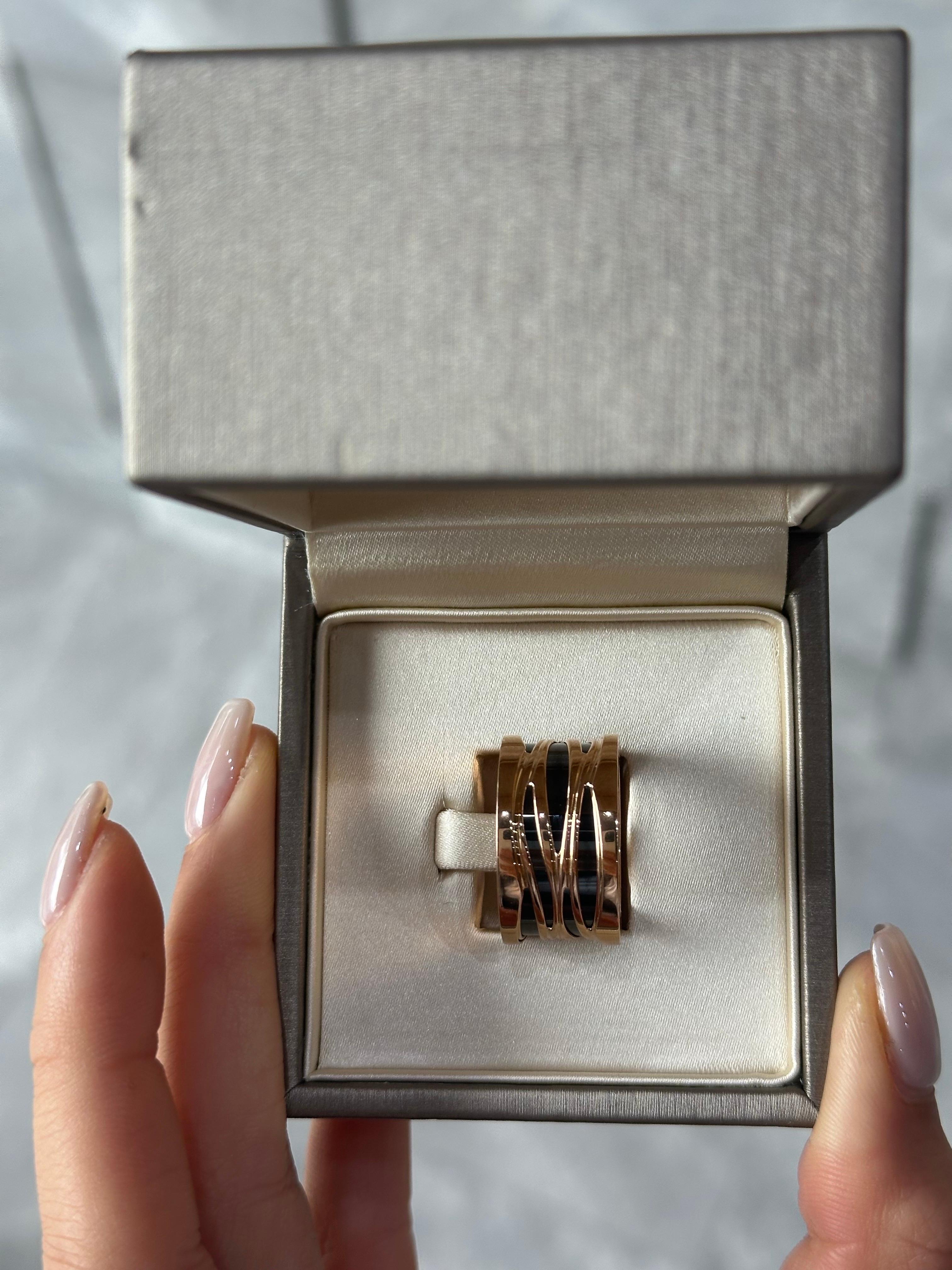 BVLGARI B.Zero1 Design/One Legend Bague à 4 anneaux en or rose 18 carats et céramique noire en vente 3