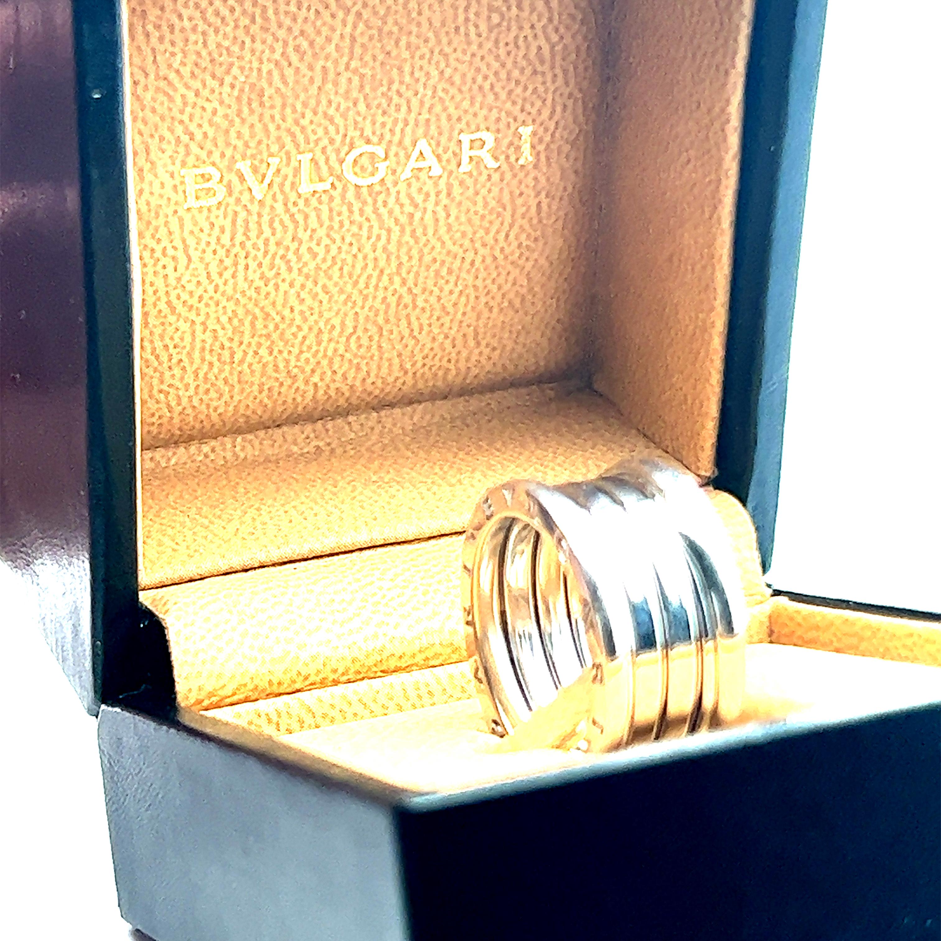 Drawing its inspiration from the most renowned amphitheater of the world, the Colosseum, the B.zero1 ring is a true statement of Bulgari’s creative vision, challenging the very essence of jewellery design. The purity of its distinctive spiral is a