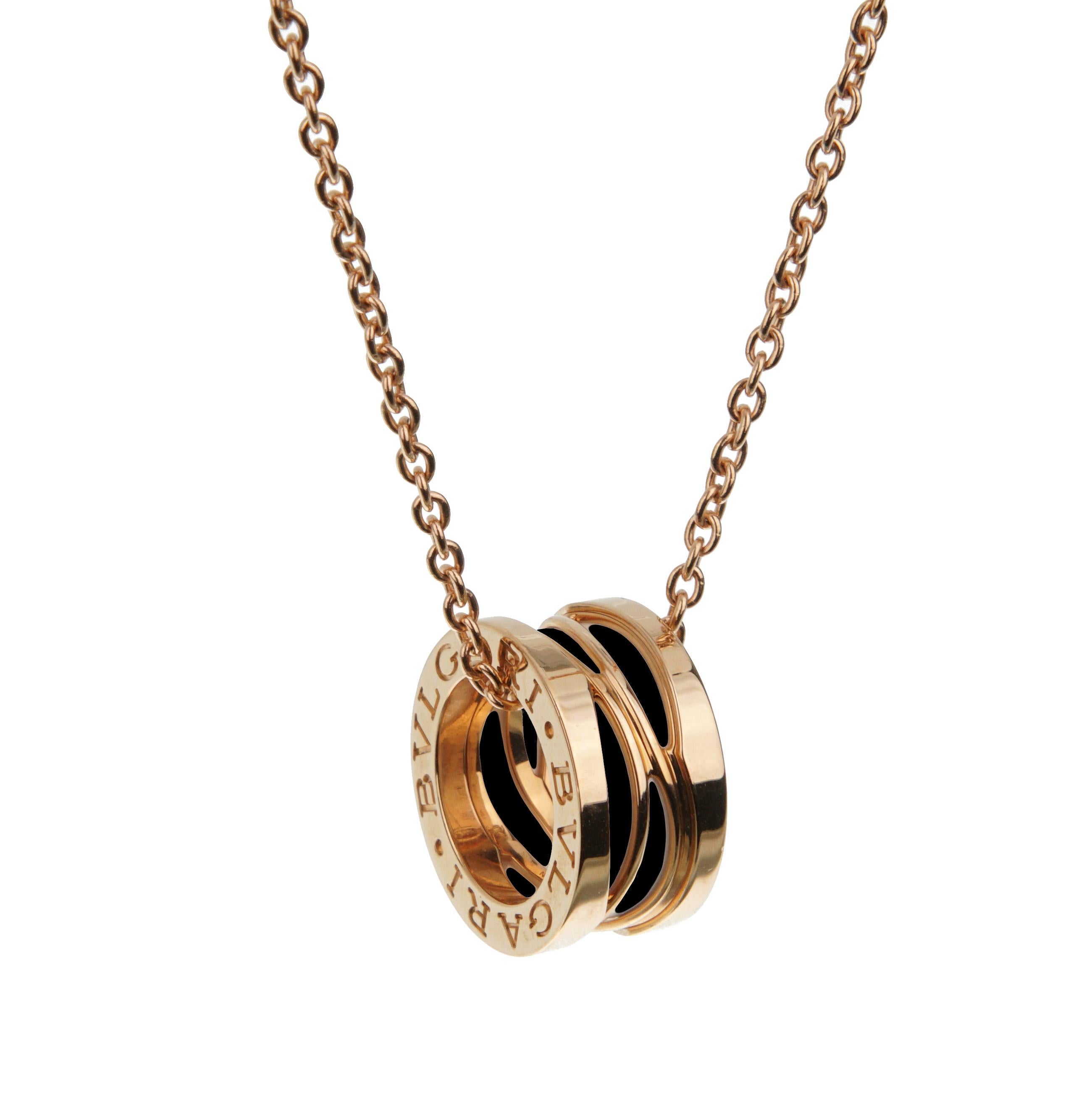 Bvlgari B.zero1 Legend Collana con ciondolo in ceramica nera e oro rosa In condizioni ottime in vendita a Feasterville, PA