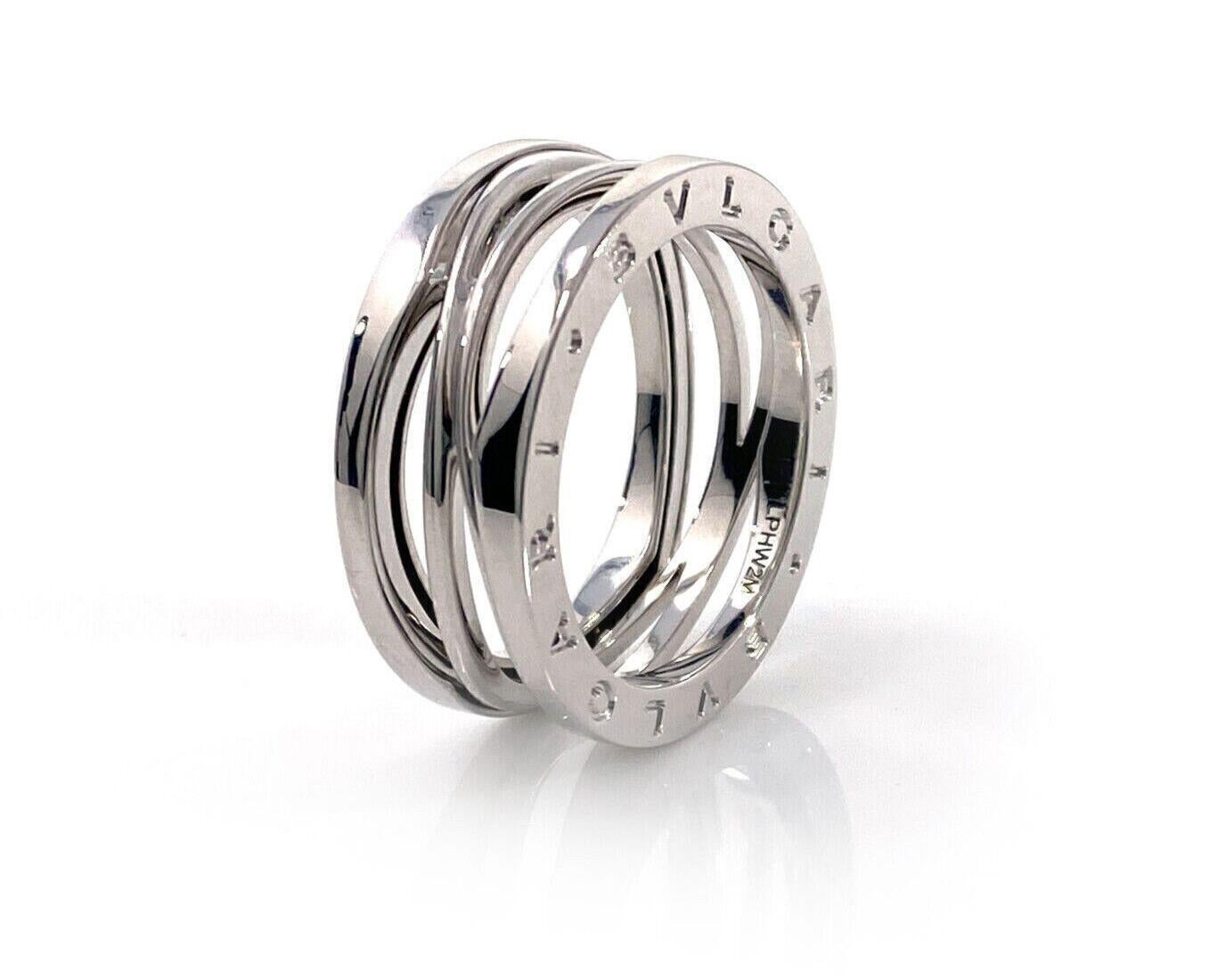 Questo autentico anello Bvlgari B.zero1 Legend Band è un design audace e architettonico ispirato al genio di Zaha Hadid. Realizzata in oro bianco 18 carati con finitura lucida, la collezione Legend reimmagina il classico B.zero1 con forme fluide e