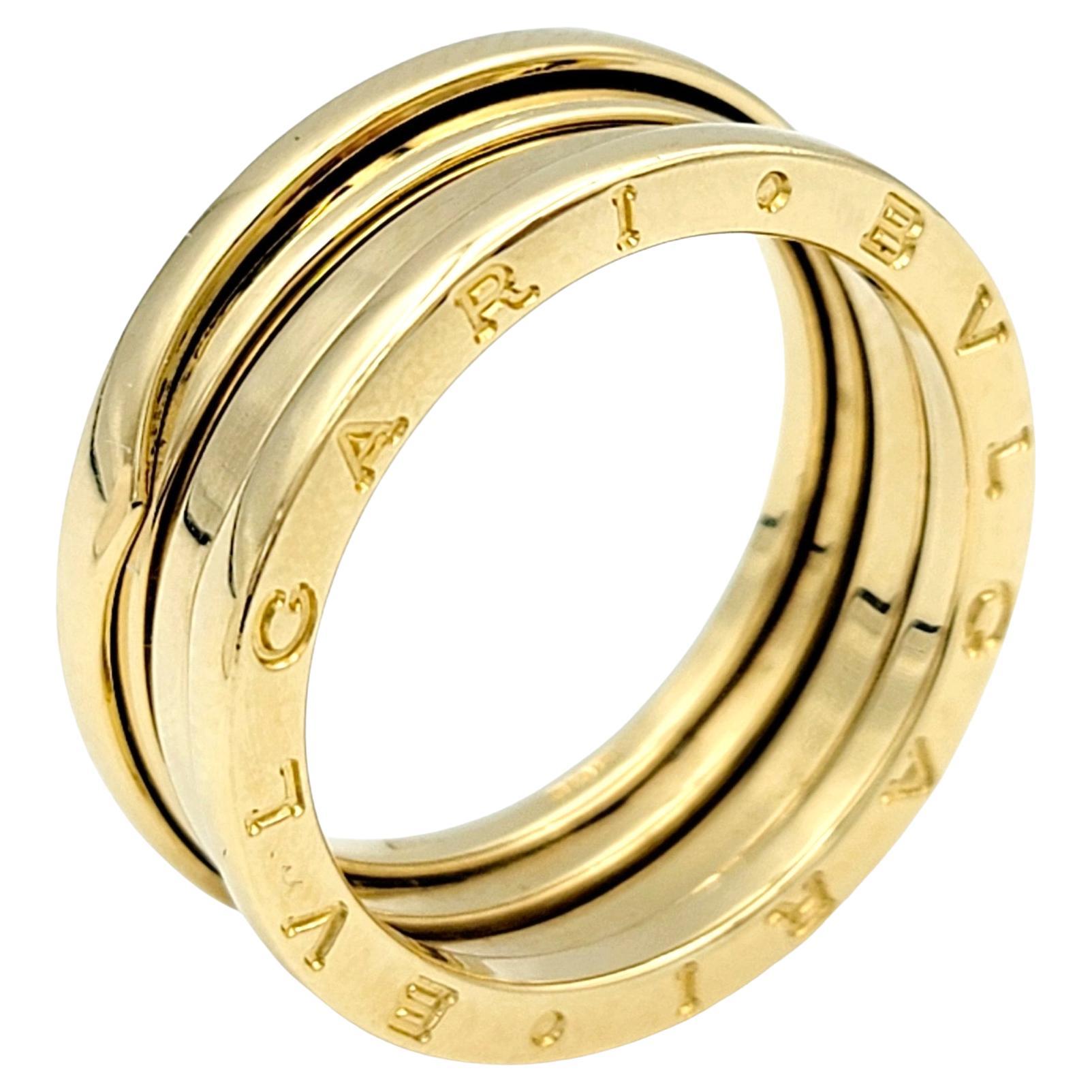 Taille de l'anneau 10.25

Cette bague luxueuse et moderne en or jaune Bulgari B.ZERO1 est une œuvre d'art. Cette pièce exquise s'inspire de l'emblématique Colisée, représentant la créativité inégalée de Bulgari en matière de conception de bijoux. Le