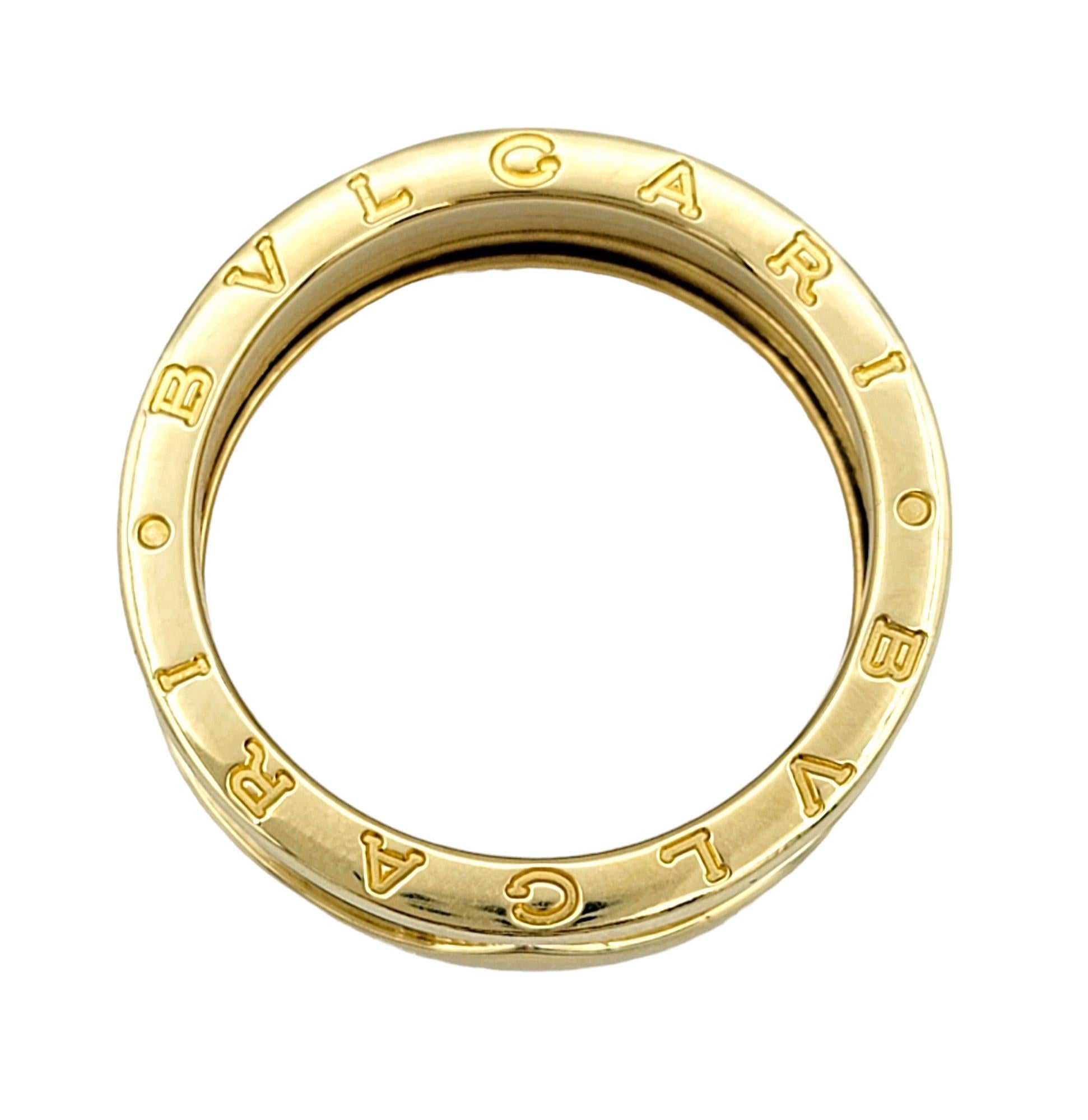 Bvlgari B.ZERO1, bague moderne à trois anneaux en or jaune 18 carats avec logo gravé Excellent état - En vente à Scottsdale, AZ