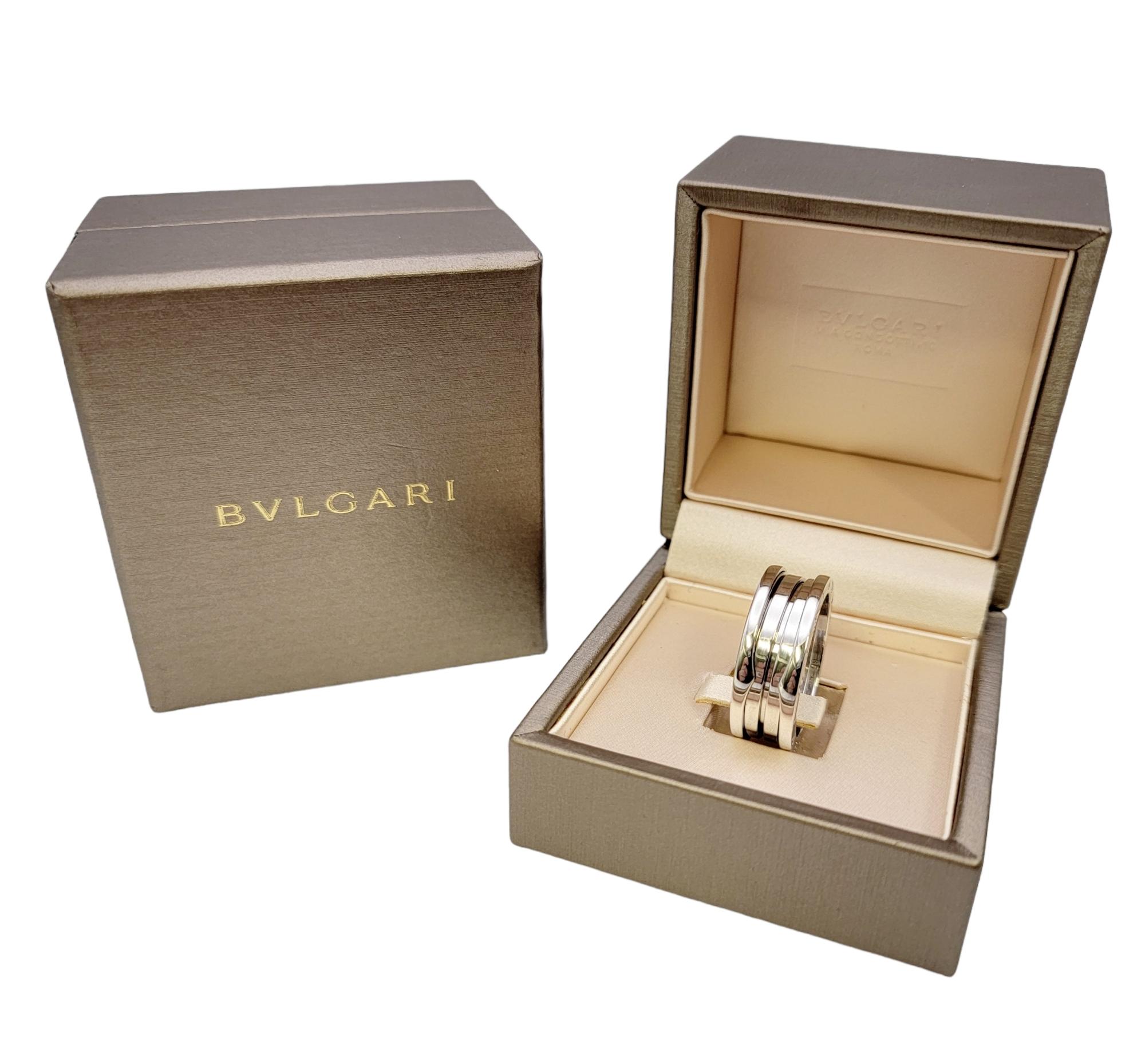 Bvlgari Bague jonc moderne à trois anneaux en or blanc 18 carats avec logo gravé B.ZERO1 en vente 10