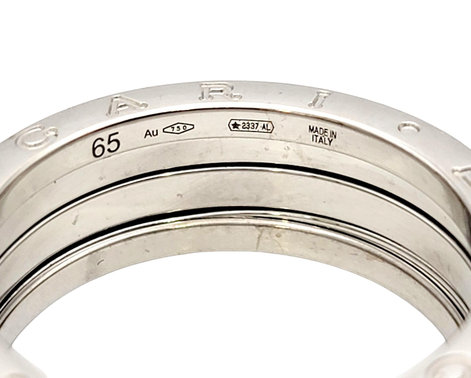 Bvlgari Bague jonc moderne à trois anneaux en or blanc 18 carats avec logo gravé B.ZERO1 en vente 4