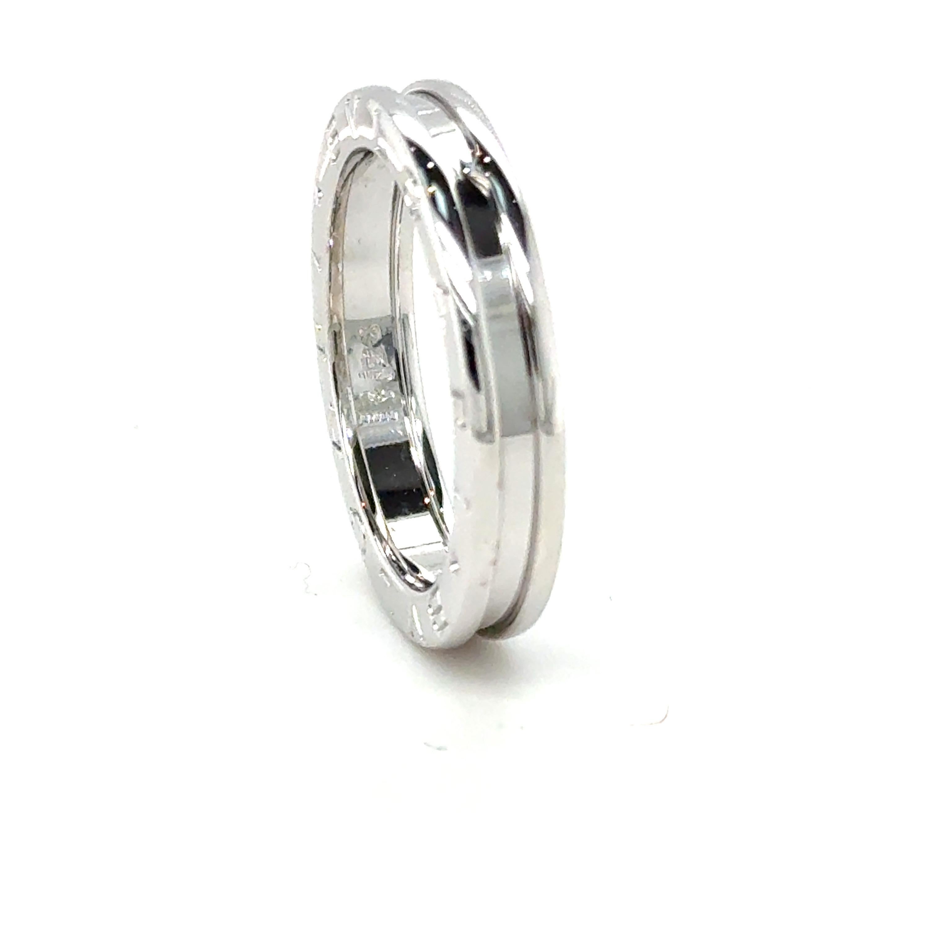 Women's or Men's Bvlgari B.Zero1 One Band Ring Size V 1/2 (64) - 18ct White Gold For Sale