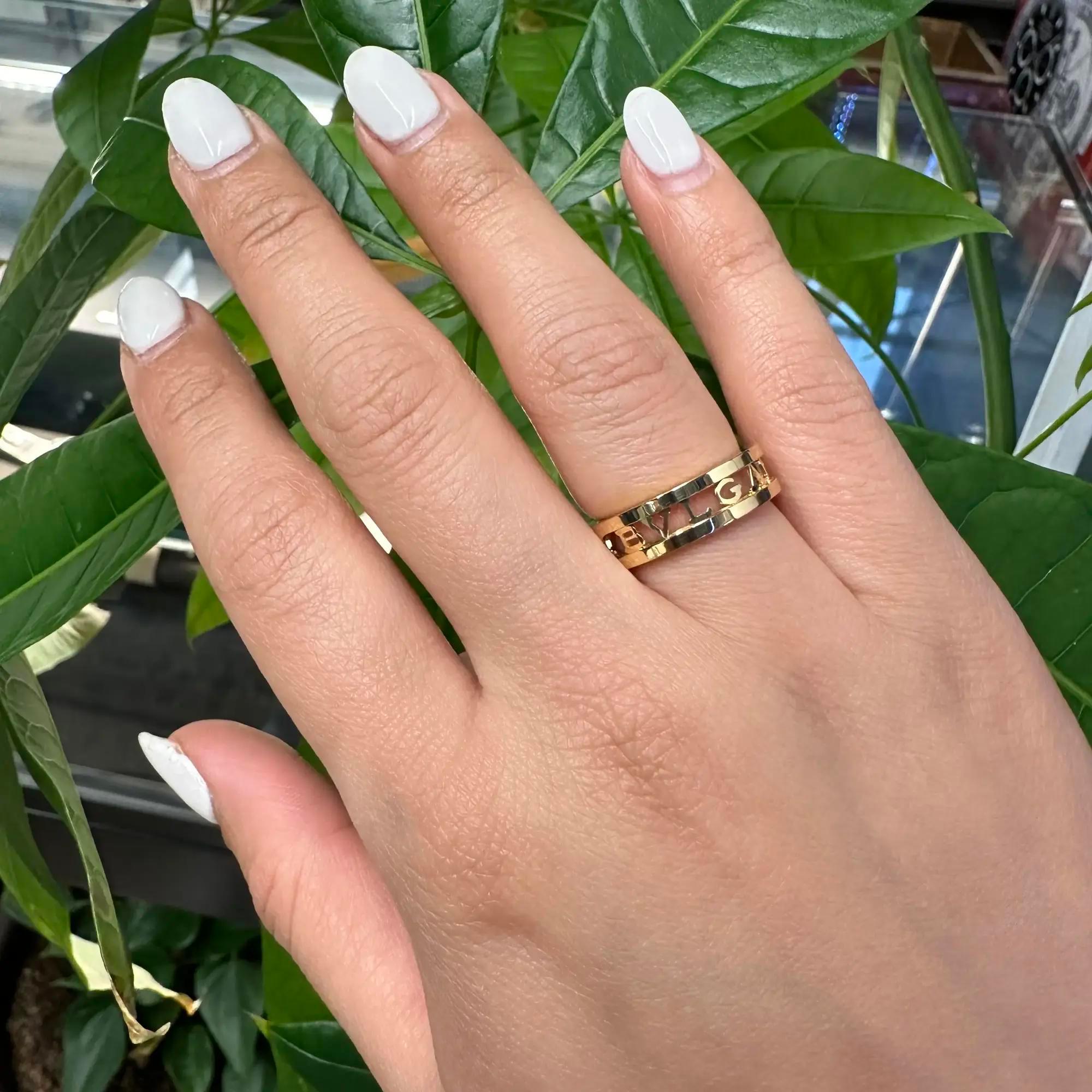 Modern Bvlgari B.Zero1 Openwork Logo Spiral One Band Ring 18K Yellow Gold SZ 53 US 6.5 For Sale