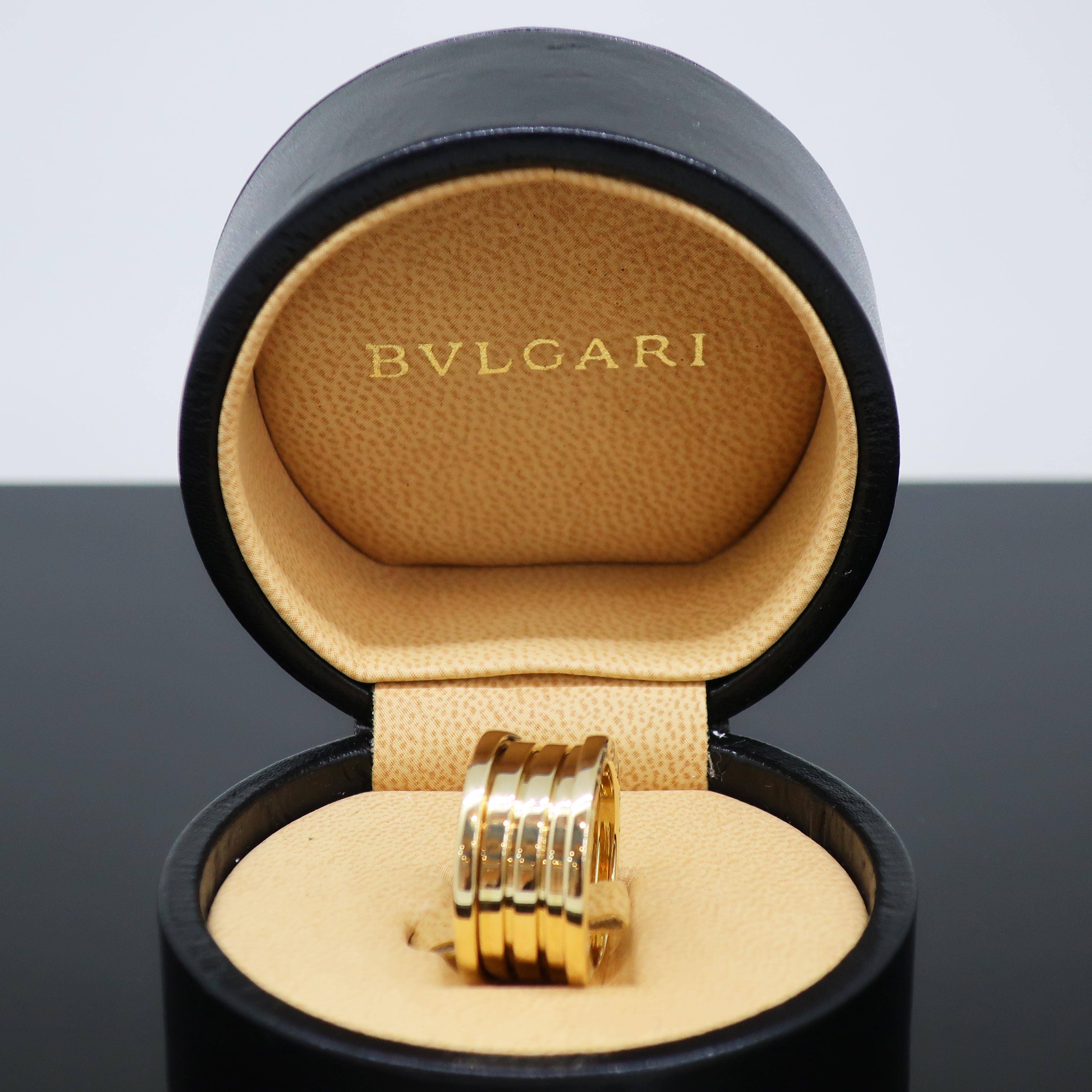 Bvlgari B.Zero1 Ring 18ct Yellow Gold Größe 55

Stand out Bvlgari Band Ring. Dreibandring aus Gelbgold. 

Bandbreite - 10mm/11mm
Inklusive Original Bvlgari Box
Gepunztes 18ct Gelbgold. 

Der Ring ist derzeit ein UK Größe N 1/2 Zentrum (USA 7) Dieser