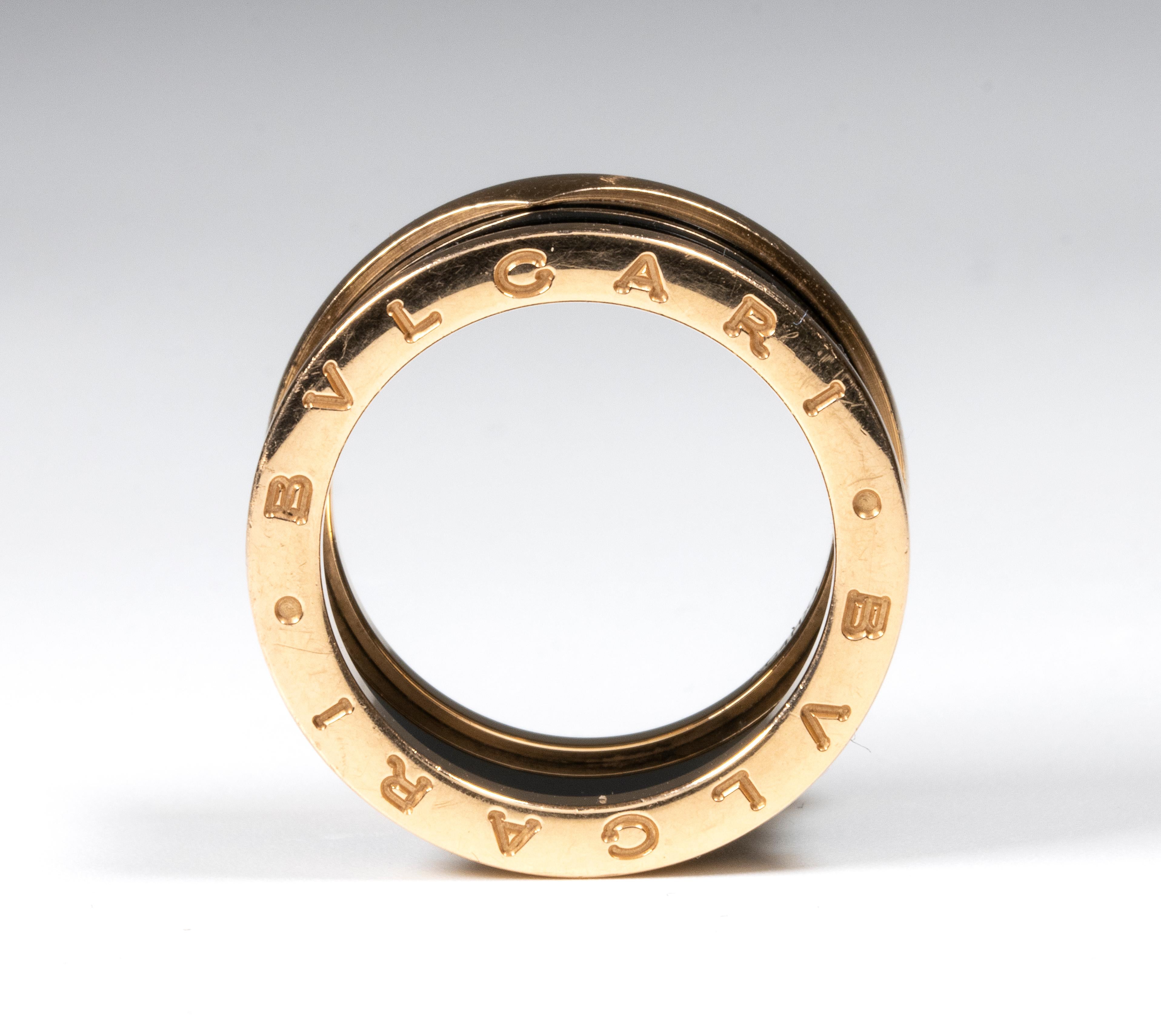 Inspired by the most famous amphitheater in the world, the Colosseum, the B.zero1 ring is a supreme testament to Bulgari's creative talent
B.zero1 four-band ring in 18 kt rose gold with black ceramic spiral
Size IT 17 - US 8
Weight 12 grams
