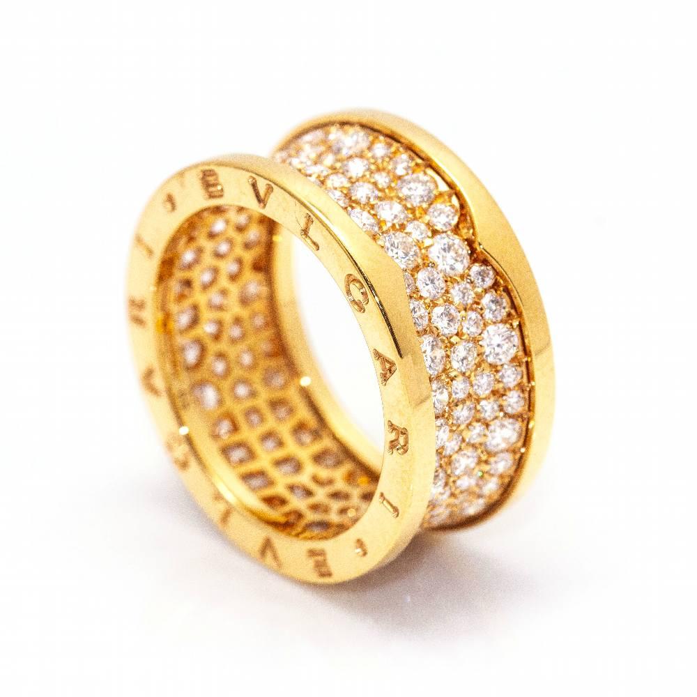 Original BVLGARI ring, collection B.ZERO 1 in Rose Gold with Diamonds for woman (with original box and unworn)  Brilliant Cut Diamonds with a total weight of 2,50cts in E/VVS quality  Size 18,5 this ring cannot be resized  Width: 1cm  18 kt. Rose