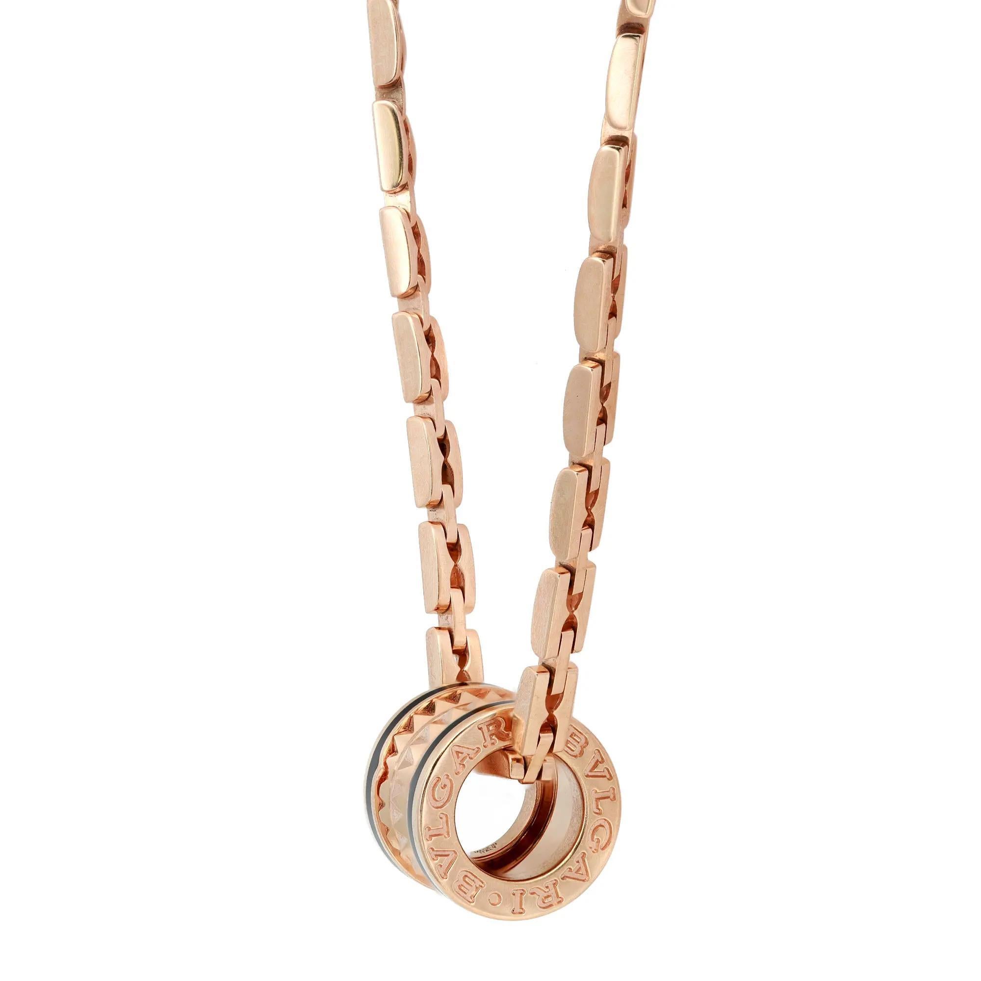 Bulgari’s creative vision infused with a touch of irreverence features a distinctive chain inspired by the iconic ring's silhouette. Crafted in lustrous 18K rose gold. This necklace highlights a spiral B.Zero1 rock pendant with black ceramic inserts