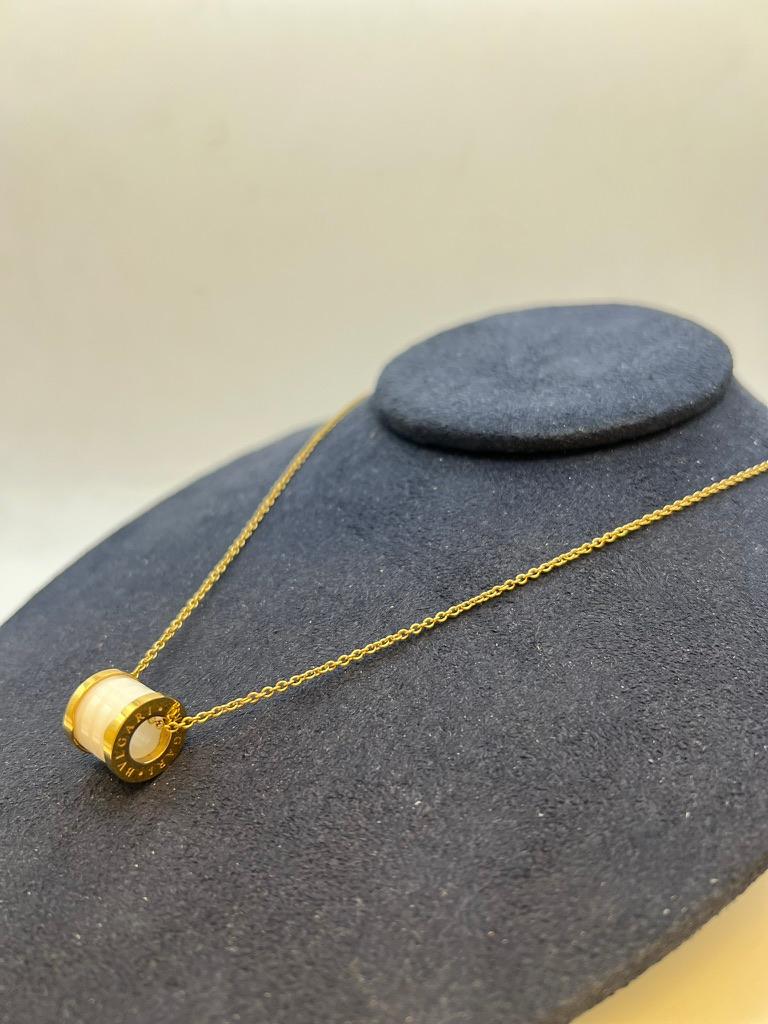 Halskette aus 18 Karat Gelbgold mit weißer Keramik von Bvlgari B.Zero1 1