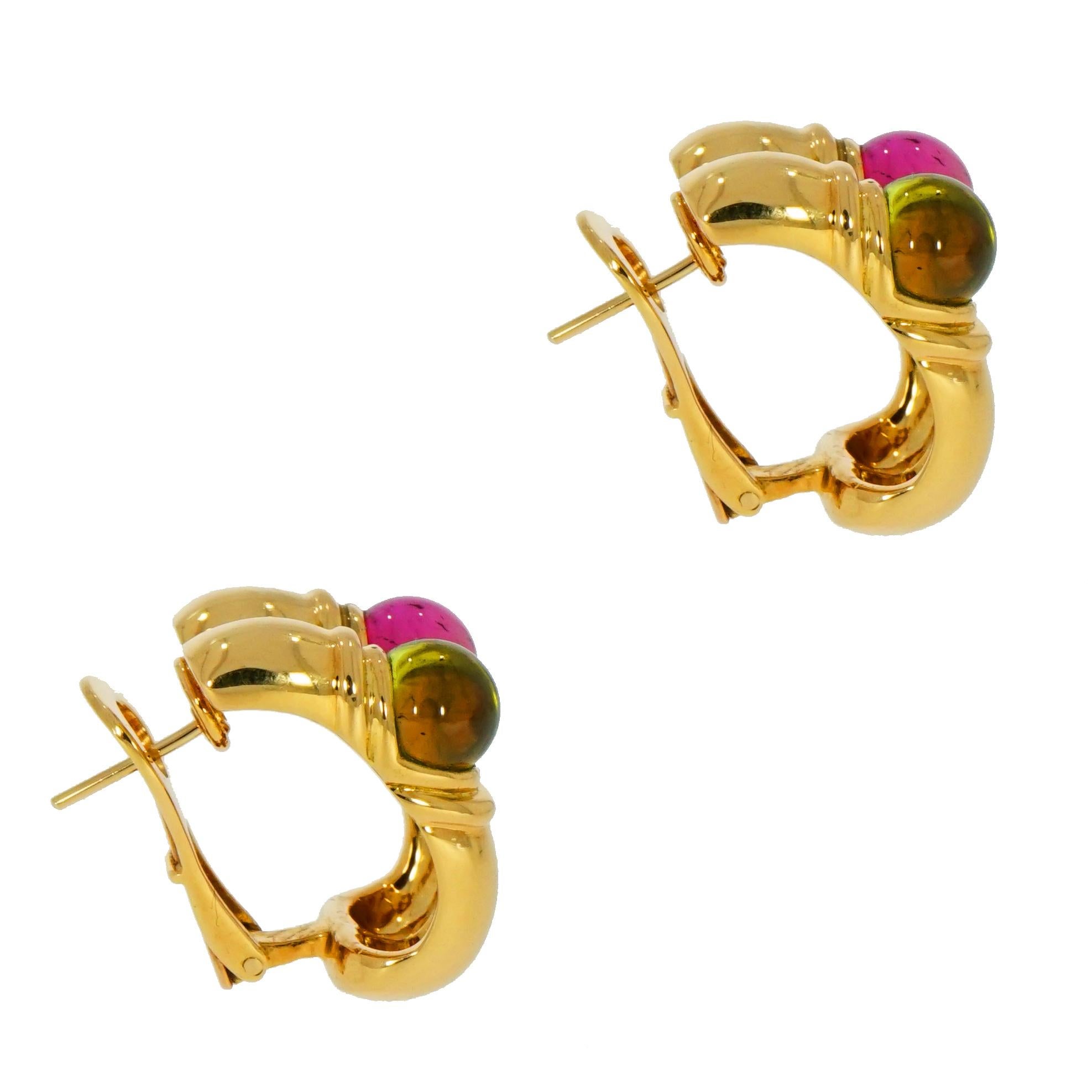 This is an authentic pair of earrings from Bvlgari, crafted in 18k yellow gold with a fine polished finish.
These earrings has a long open curved shape with a pair of round cabochon cut pink and green tourmaline mounted into the gold frame.
Comes