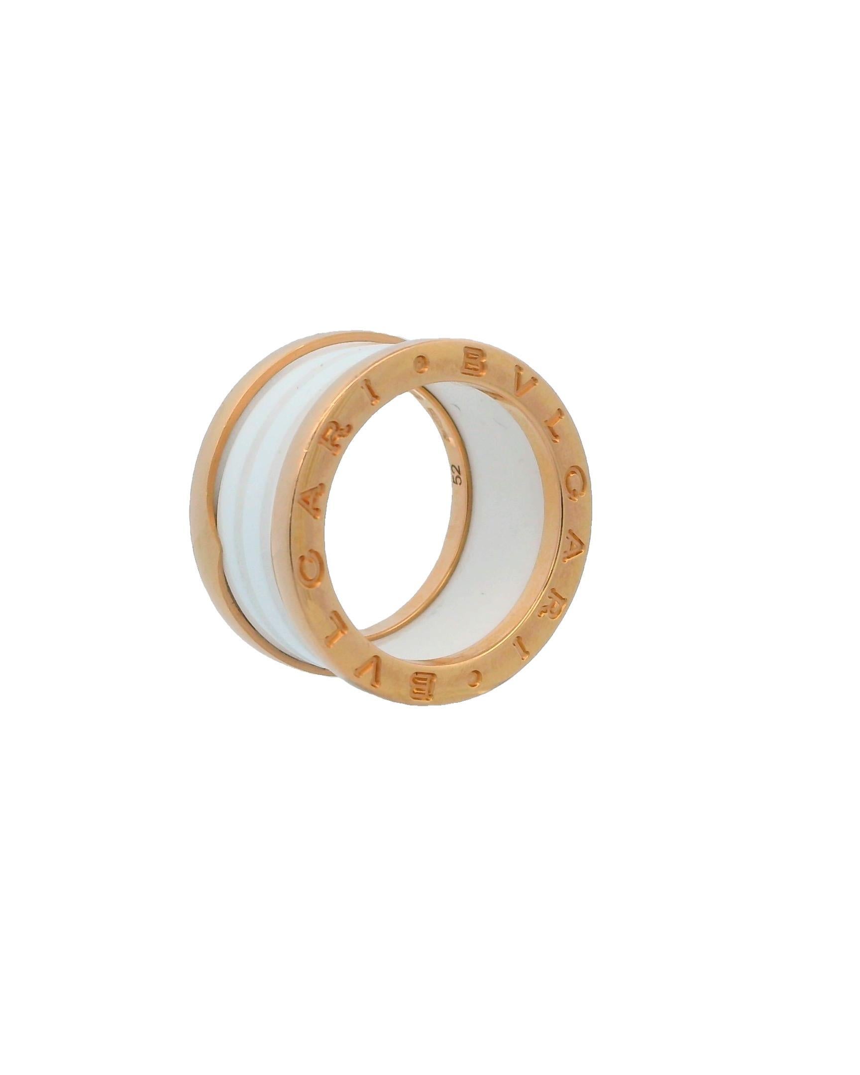 A fusion of elegance and modernity.

This striking Bvlgari ring showcases a seamless blend of 18k rose gold and smooth white ceramic. The bold design features the iconic Bvlgari logo engraved on the rose gold edges, framing the ceramic center with