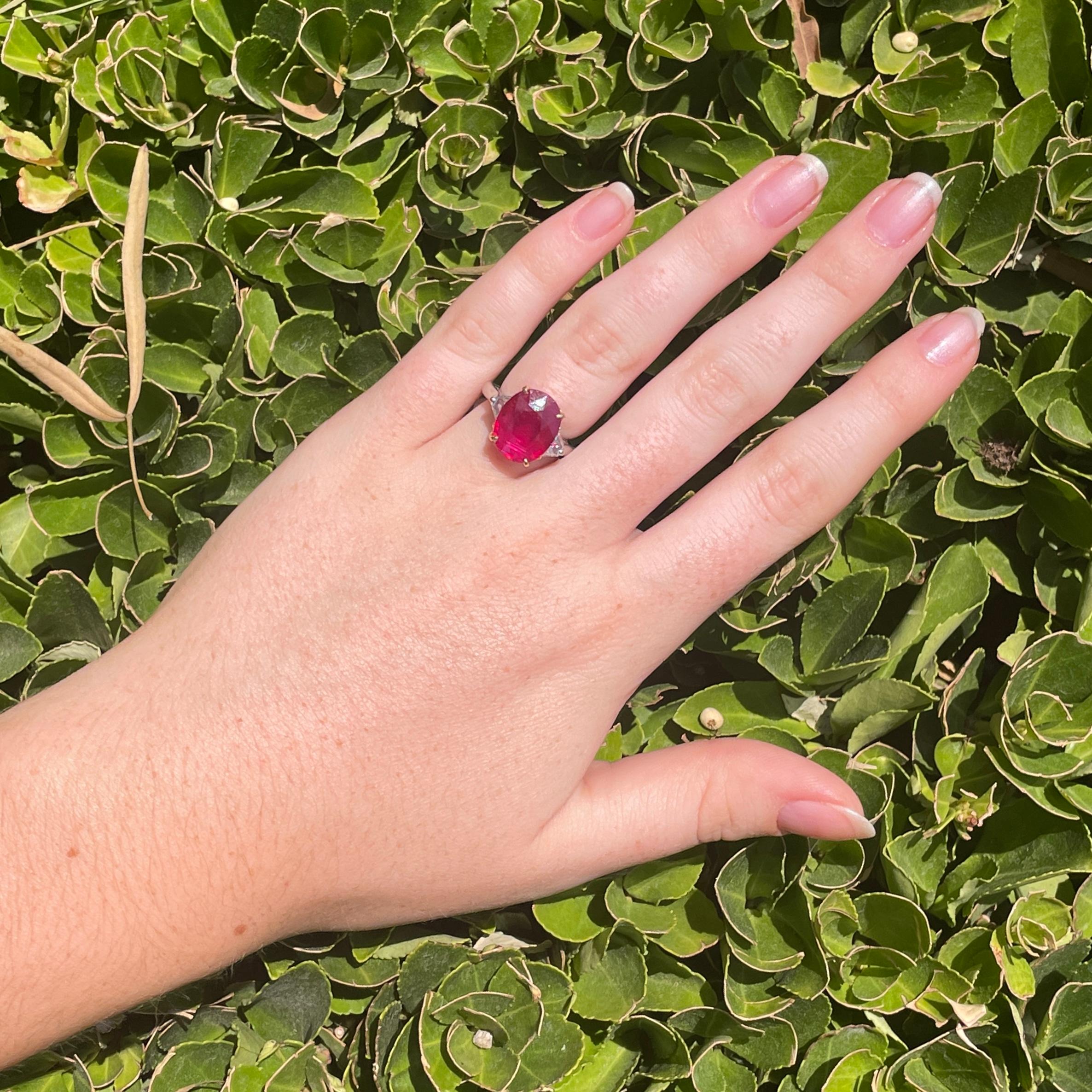 Anillo certificado Bvlgari de 5,30 quilates de rubí rojo de Birmania sin calor en Excelente Estado en Las Vegas, NV