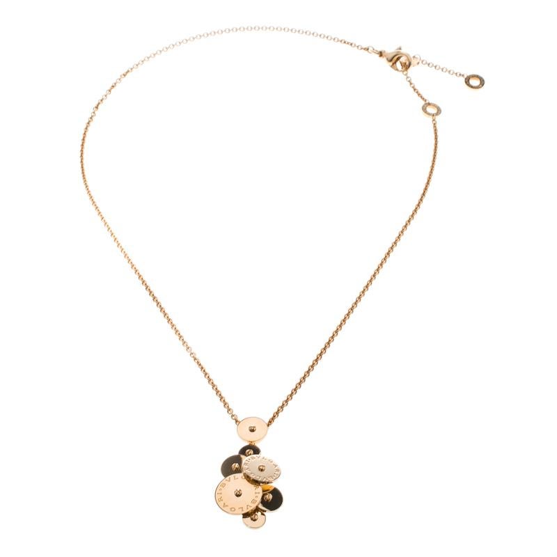 Bvlgari brings to you this wonderful Cicladi necklace to adorn you with sheer elegance and luxury. Made out of 18K yellow gold, this piece features a pendant of 7 circles, and out of which two are engraved with the brand's signature. The cluster