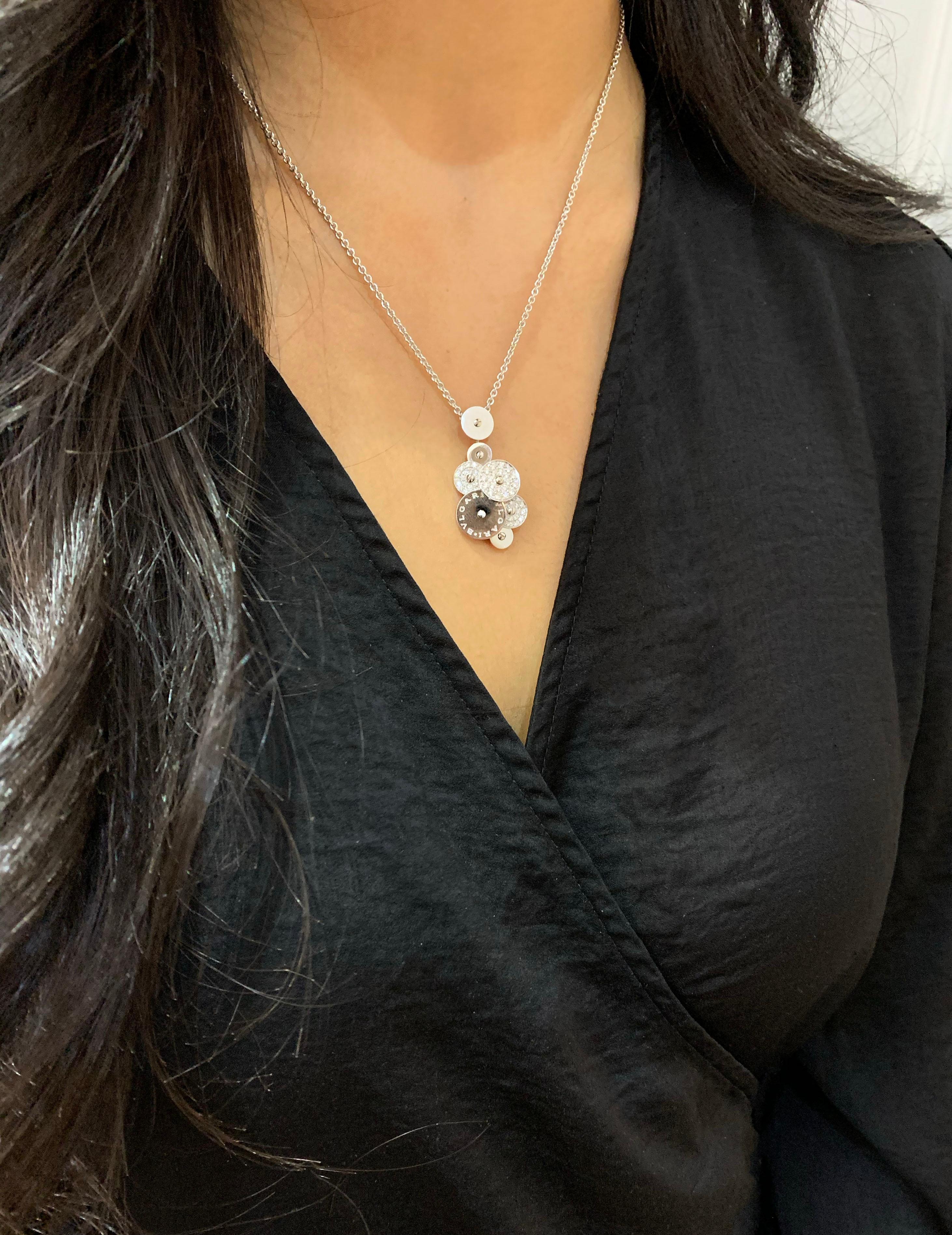 Bvlgari Cicladi Kollektion Diamant-Anhänger und Kette aus 18 Karat Weißgold mit Diamanten im Zustand „Gut“ in London, GB