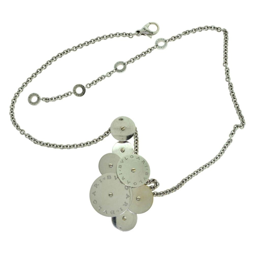 

Type : Collier

Designer : BVLGARI

Collection : Cicladi

Métal : Or blanc

Pureté du métal : 18k

Longueur du collier : Réglable de 15 à 18 pouces

Poids total de l'article (g) : 33.9

Dimensions du pendentif : 2.0 x 1.15 pouces

Poinçon :