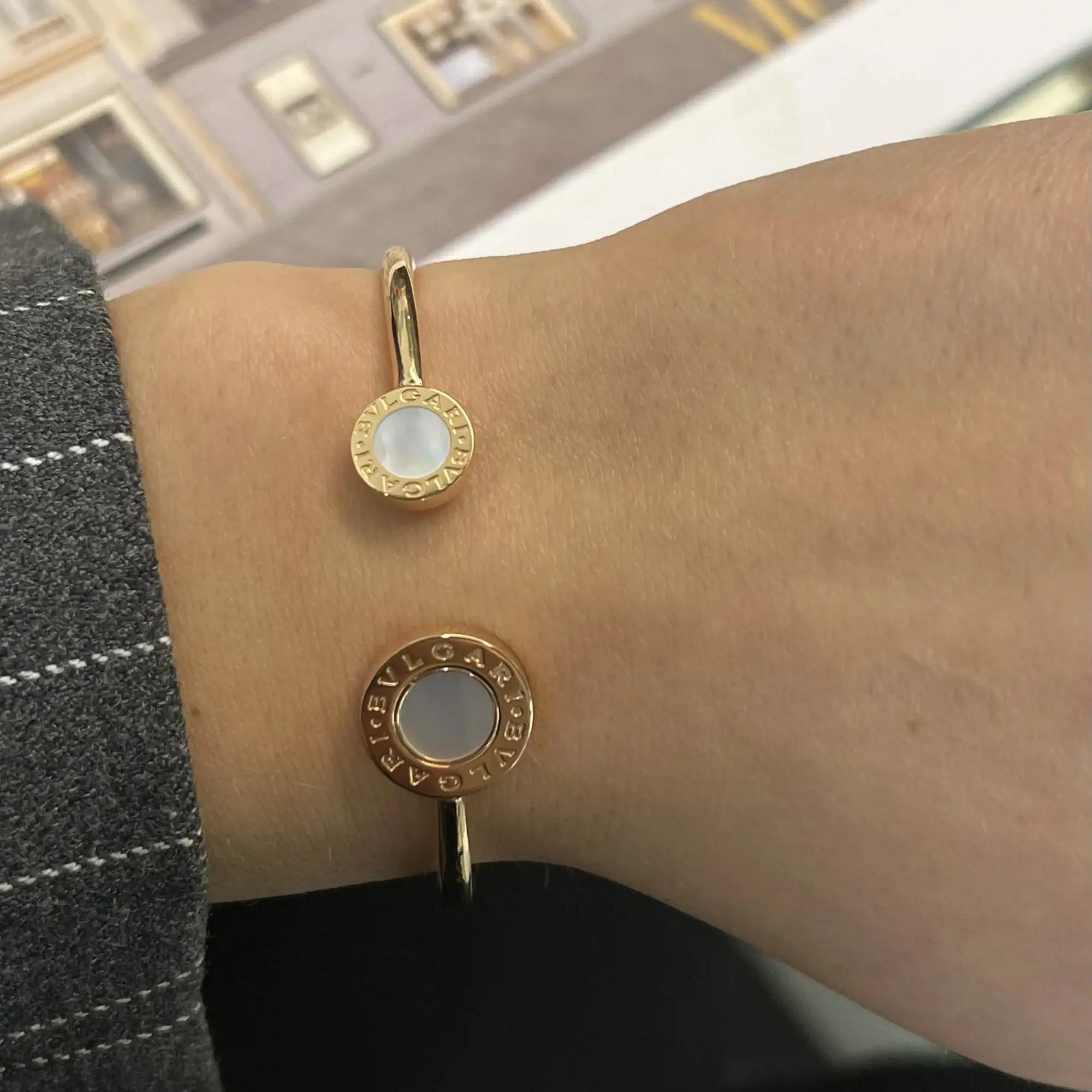 Bvlgari Classic Carnelian Mother Of Pearl Open Flip Bracelet 18K Rose Gold Sz M In New Condition For Sale In New York, NY