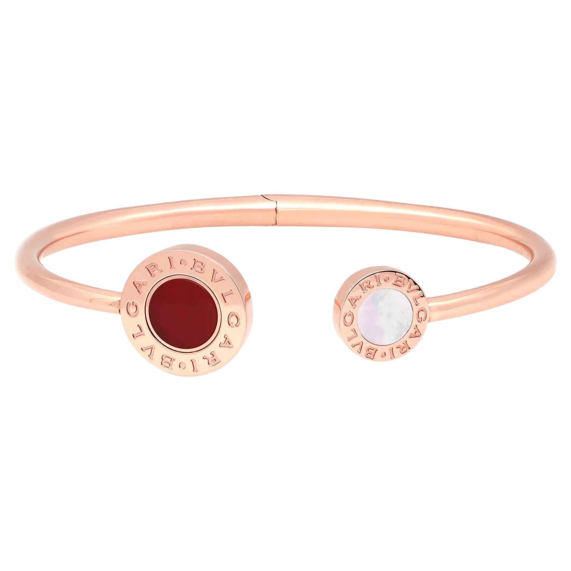 Bvlgari Bracelet classique ouvert en or rose 18 carats avec nacre et cornaline, taille S