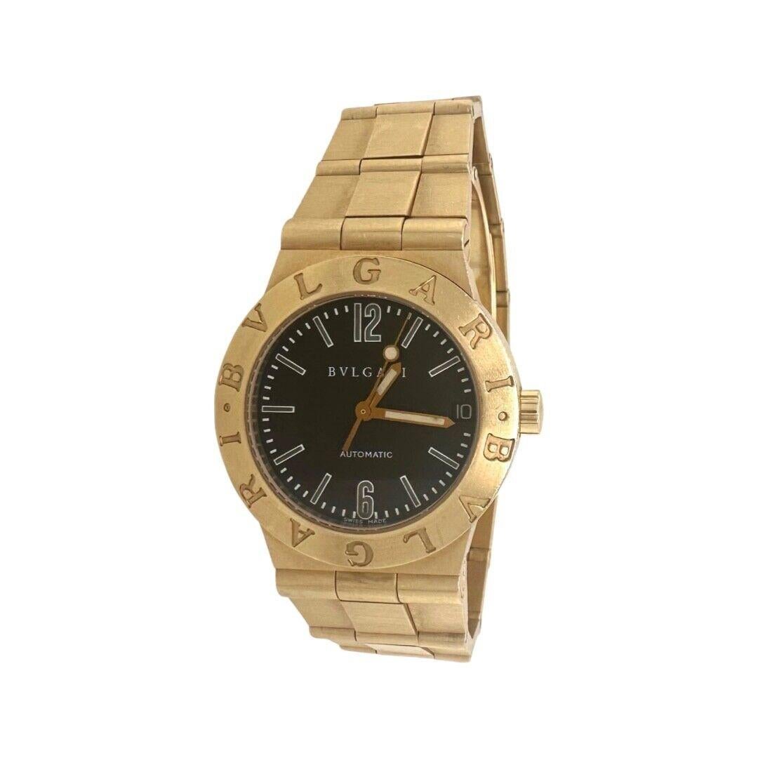 Marke: Bvlgari

Modellname: Diagono

Modellnummer: LCV 29G

Metall: 18k Gelbgold Gold

Uhrwerk: Automatik

Gehäusegröße: 29 mm

Zifferblattfarbe: Schwarzes Zifferblatt

Stundenmarker: Stick-Stundenmarker

Gesamtgewicht des Artikels (Gramm):