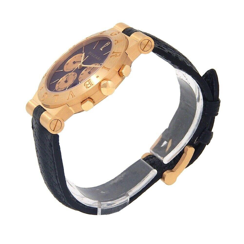 Brand: Bvlgari
Band Color:	Black	
Gender:	Men's
Case Size: 32-35.5mm	
MPN: Does Not Apply
Lug Width: 22mm	
Features:	12-Hour Dial, Chronograph, Date Indicator, Gold Bezel, Non-Numeric Hour Marks, Sapphire Crystal, Swiss Made, Swiss Movement
Style: